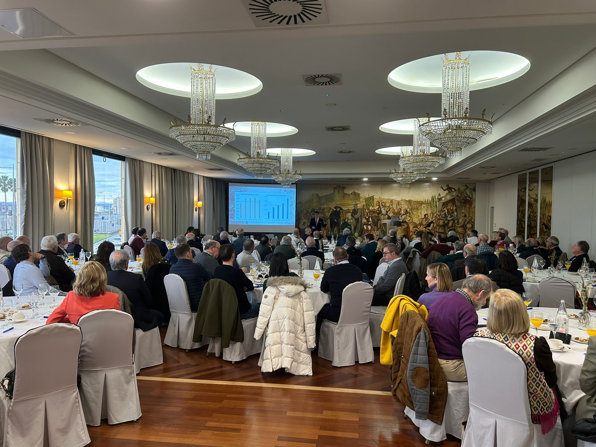 Encuentro con un centenar de clientes cántabros en Santander