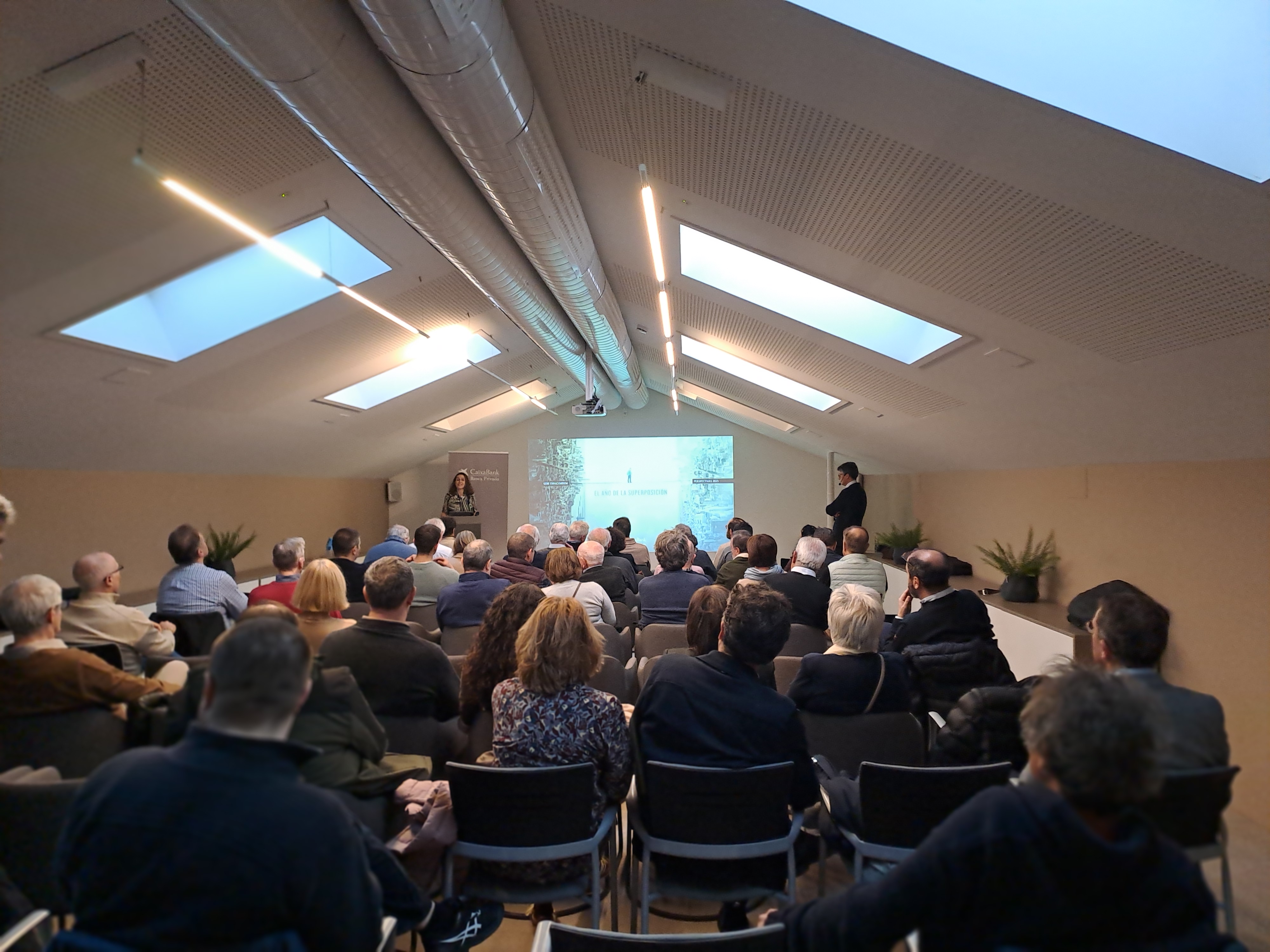 Uno de los momentos de la charla celebra en Donostia