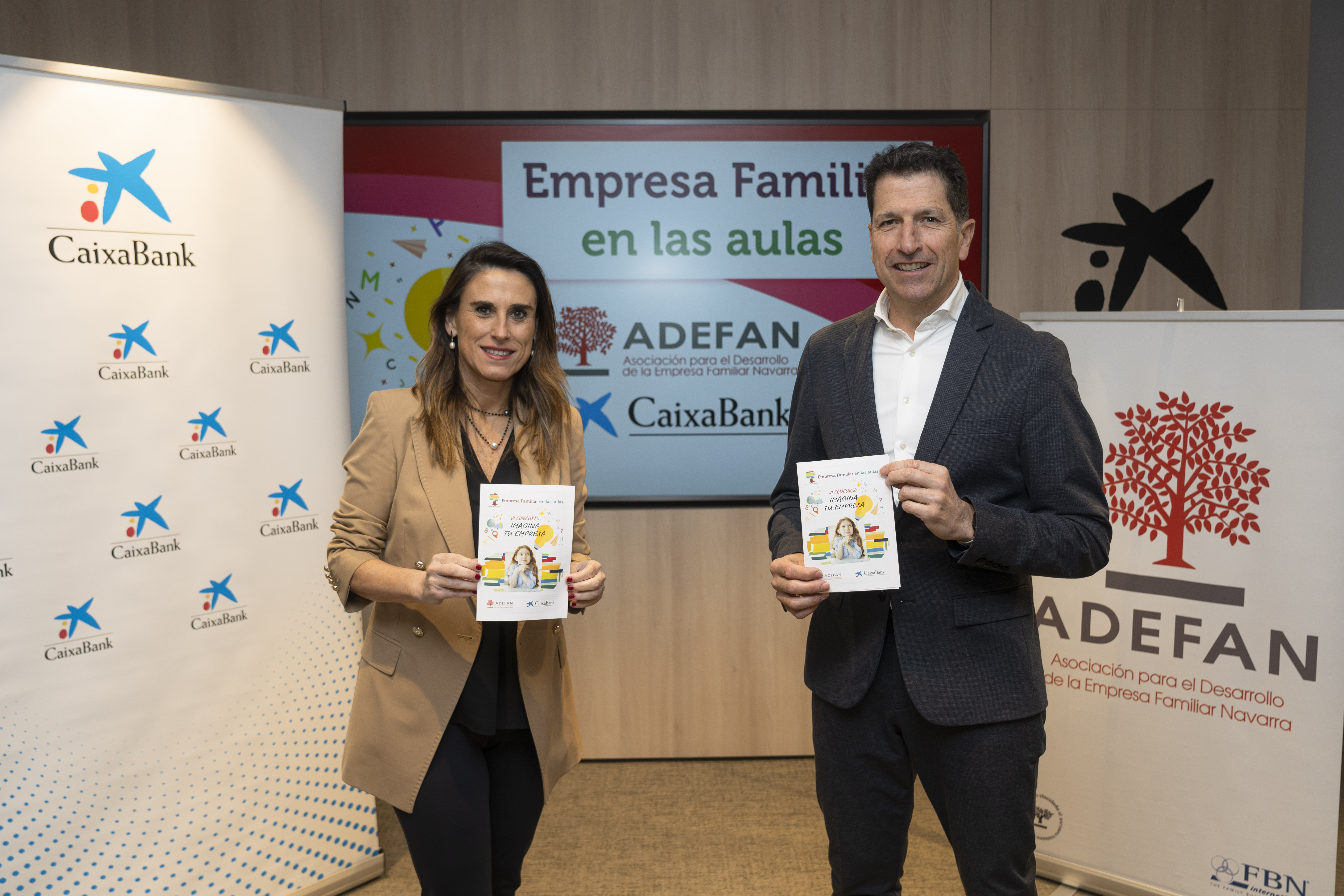 Isabel Moreno, directora territorial Ebro de CaixaBank, e Iñaki Ecay, presidente de ADEFAN