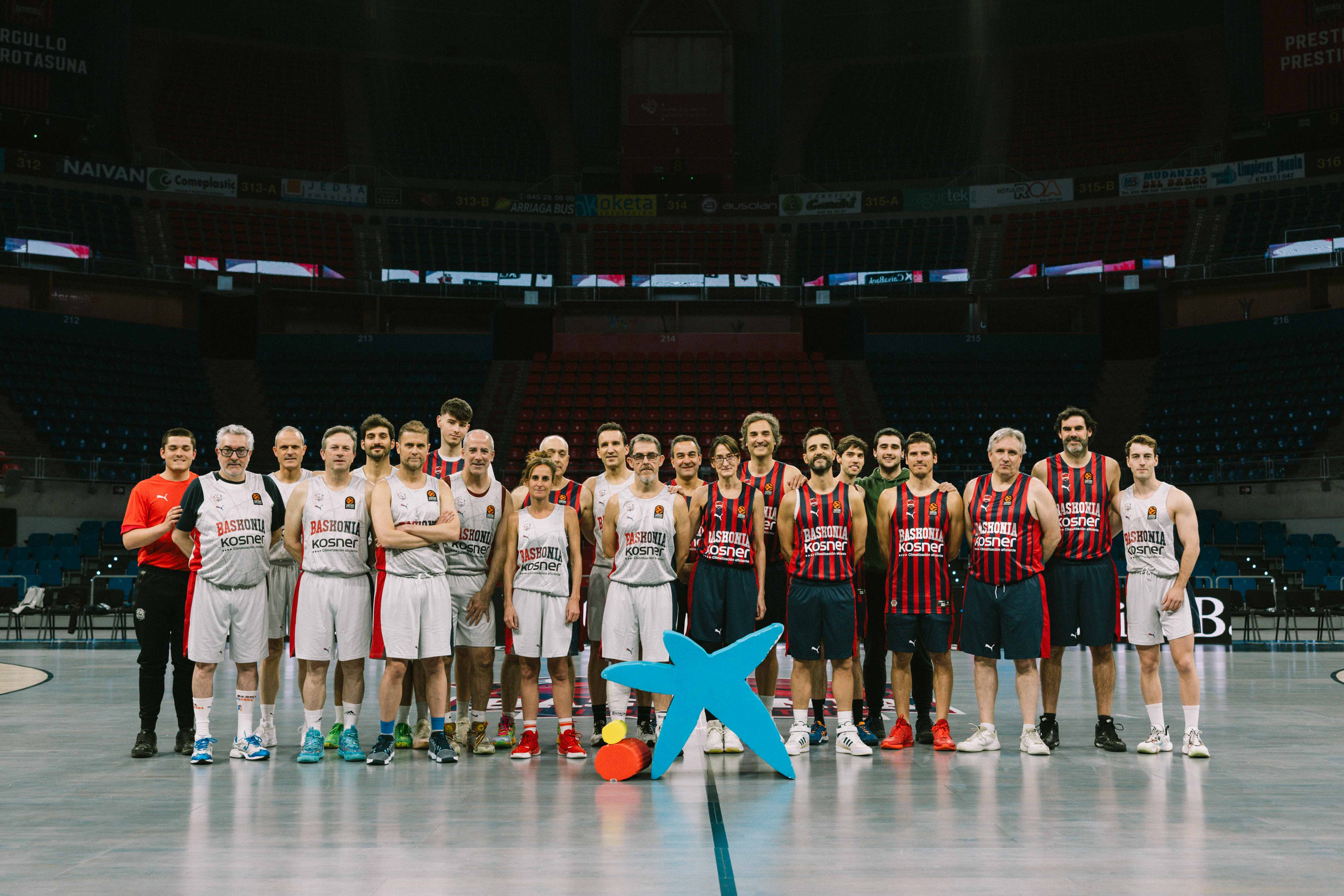 Foto de familia del YouPlay Baskonia 2025