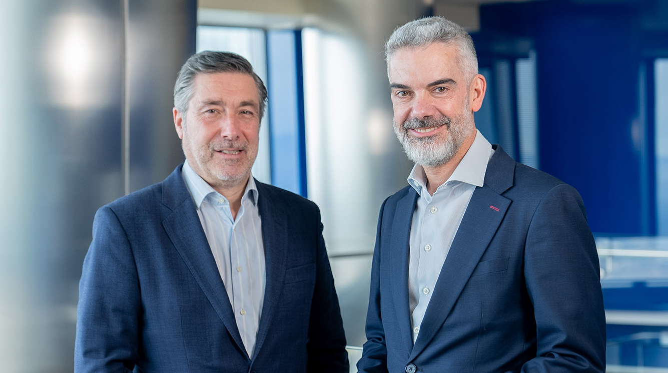 Pedro León y Francia, director de la Fundación KPMG, y Javier Broncano, managing director de Banca Institucional de CaixaBank.
