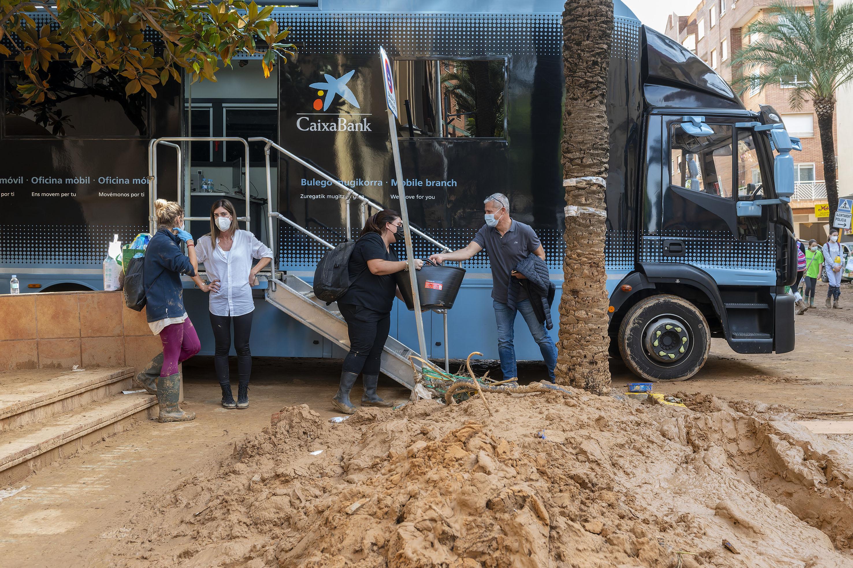 Ofimòbil de CaixaBank a València amb motiu de la DANA