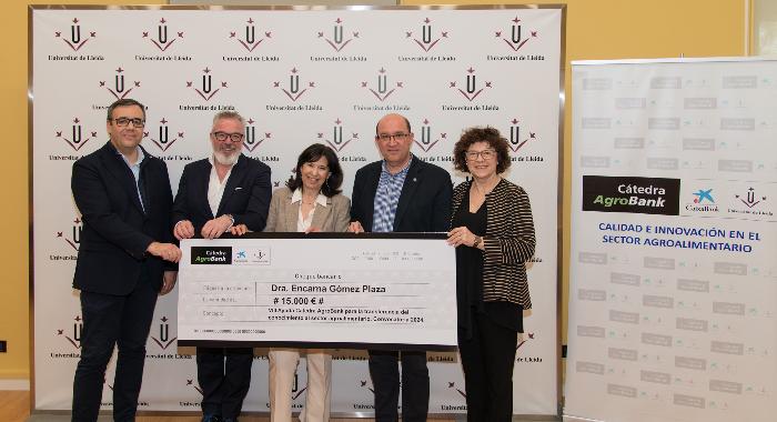 La Cátedra AgroBank de la UdL entrega el Premio a la Transferencia del Conocimiento a un proyecto de eliminación de las sustancias indeseables en los vinos