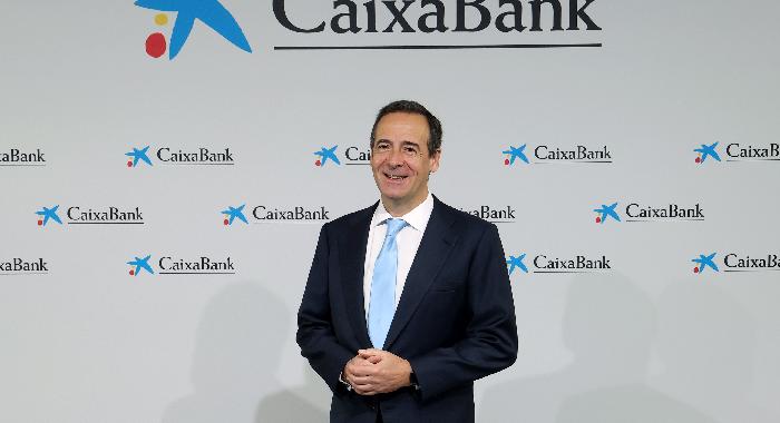 CaixaBank gana 1.470 millones de euros en el primer trimestre, un 6,9% más en términos comparables