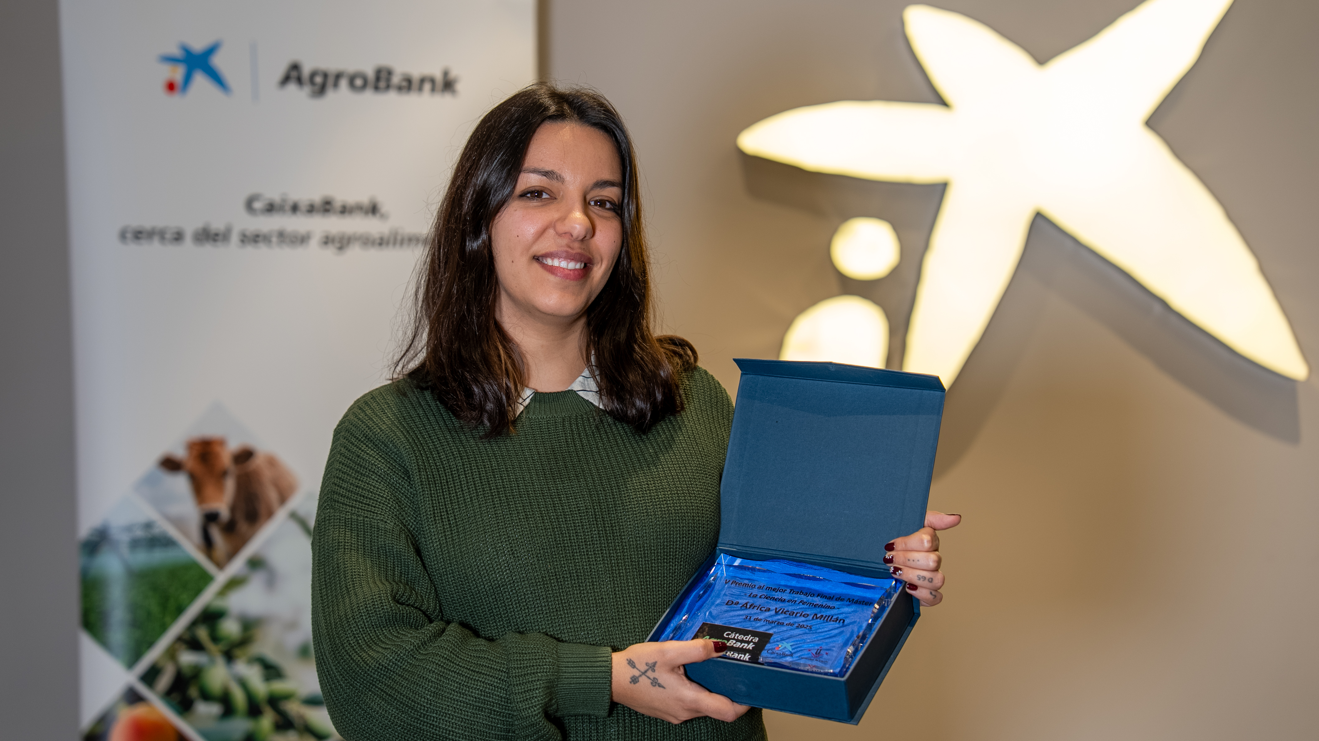 África Vicario Millán, ganadora del Premio al mejor TFM ‘La ciencia en femenino’