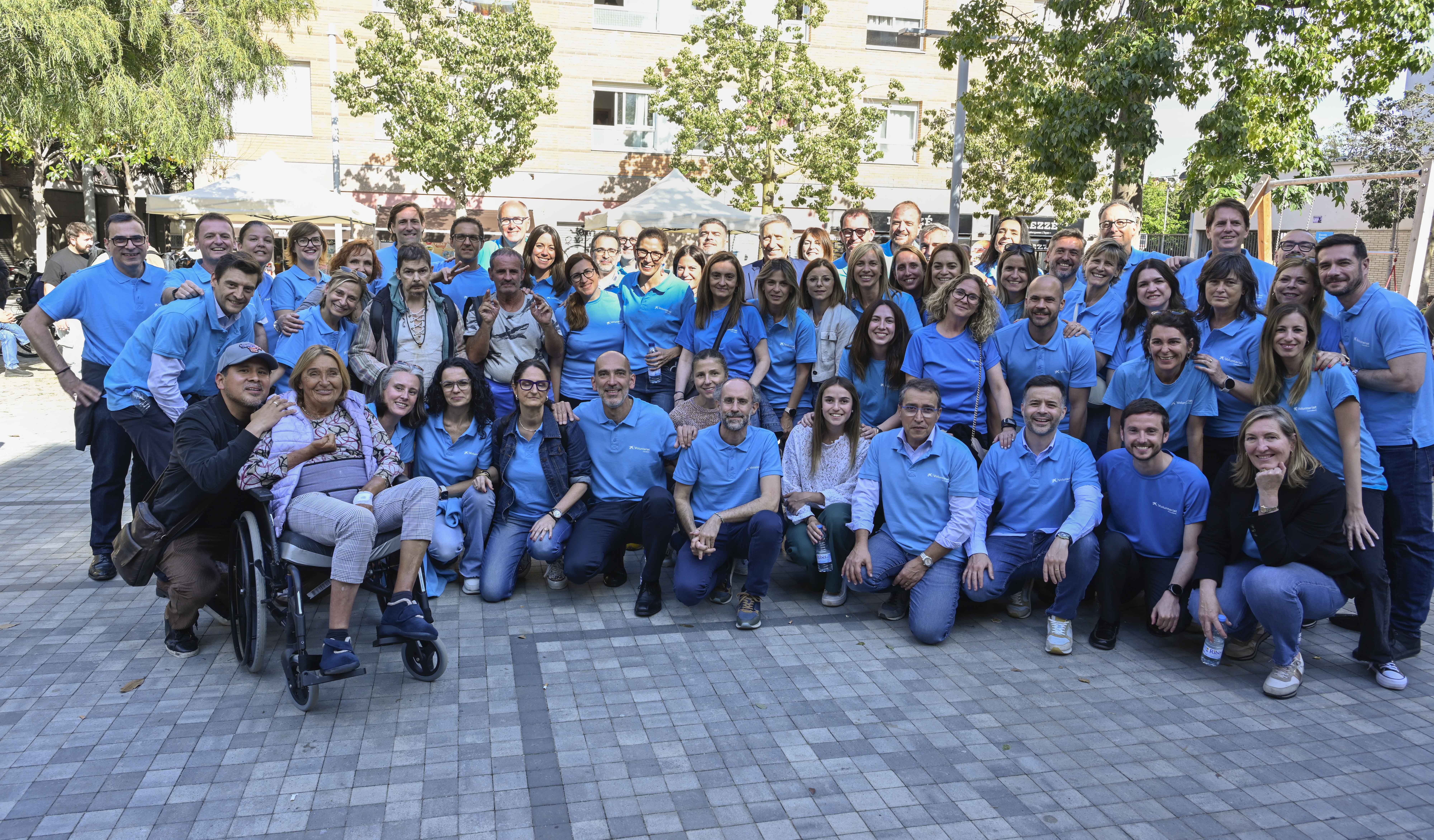 Voluntarios CaixaBank durante La Gran Festa de la Inclusió en Barcelona (Acompañando a Via-Guasp y Associació Residencial Maragall)
