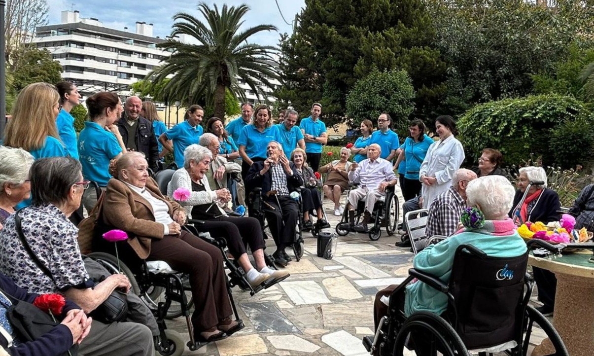 Imagen de la actividad de Voluntariado CaixaBank en Valencia con un grupo de personas mayores.