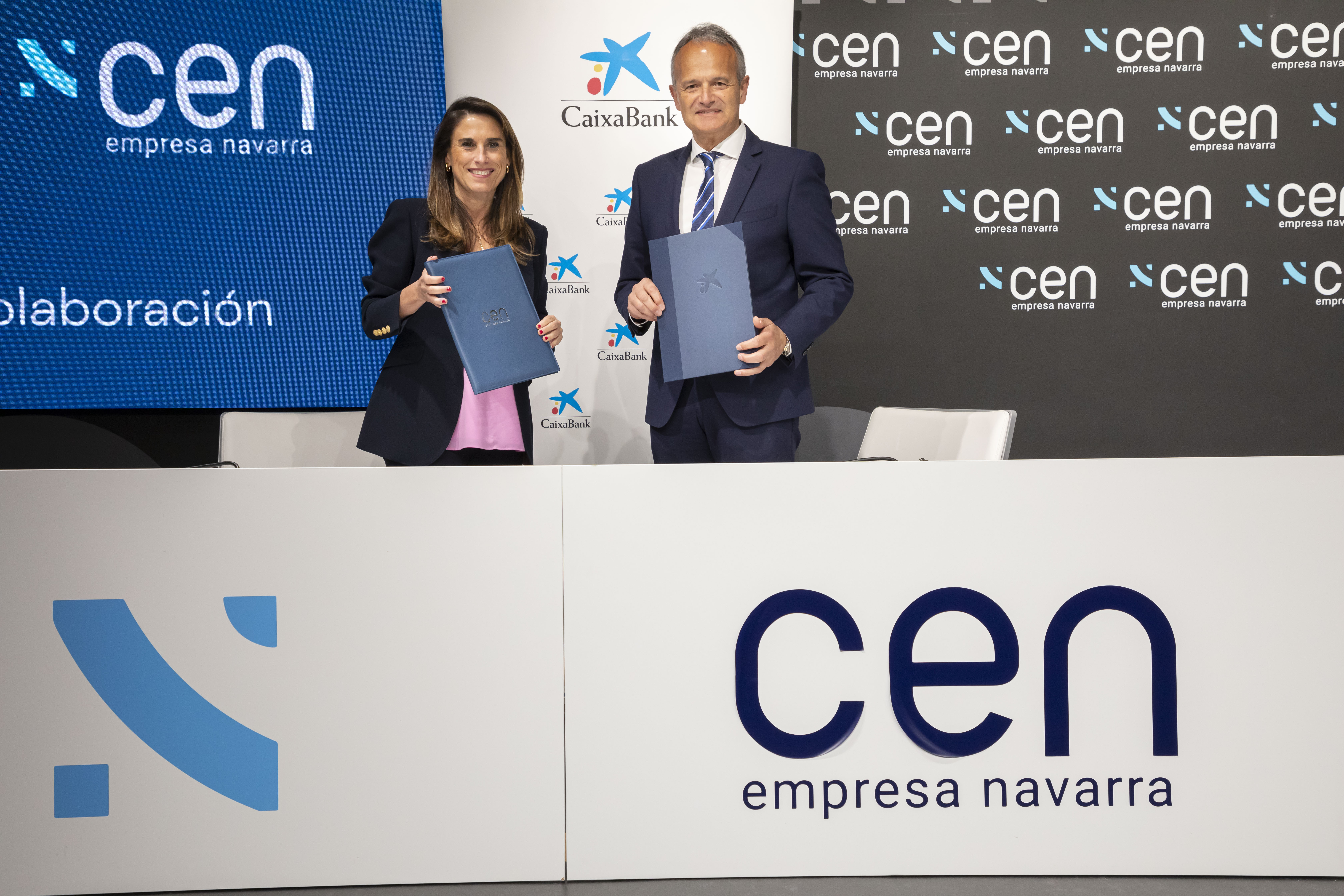 Isabel Moreno, directora territorial Ebro de CaixaBank, y Manuel Piquer, presidente de CEN