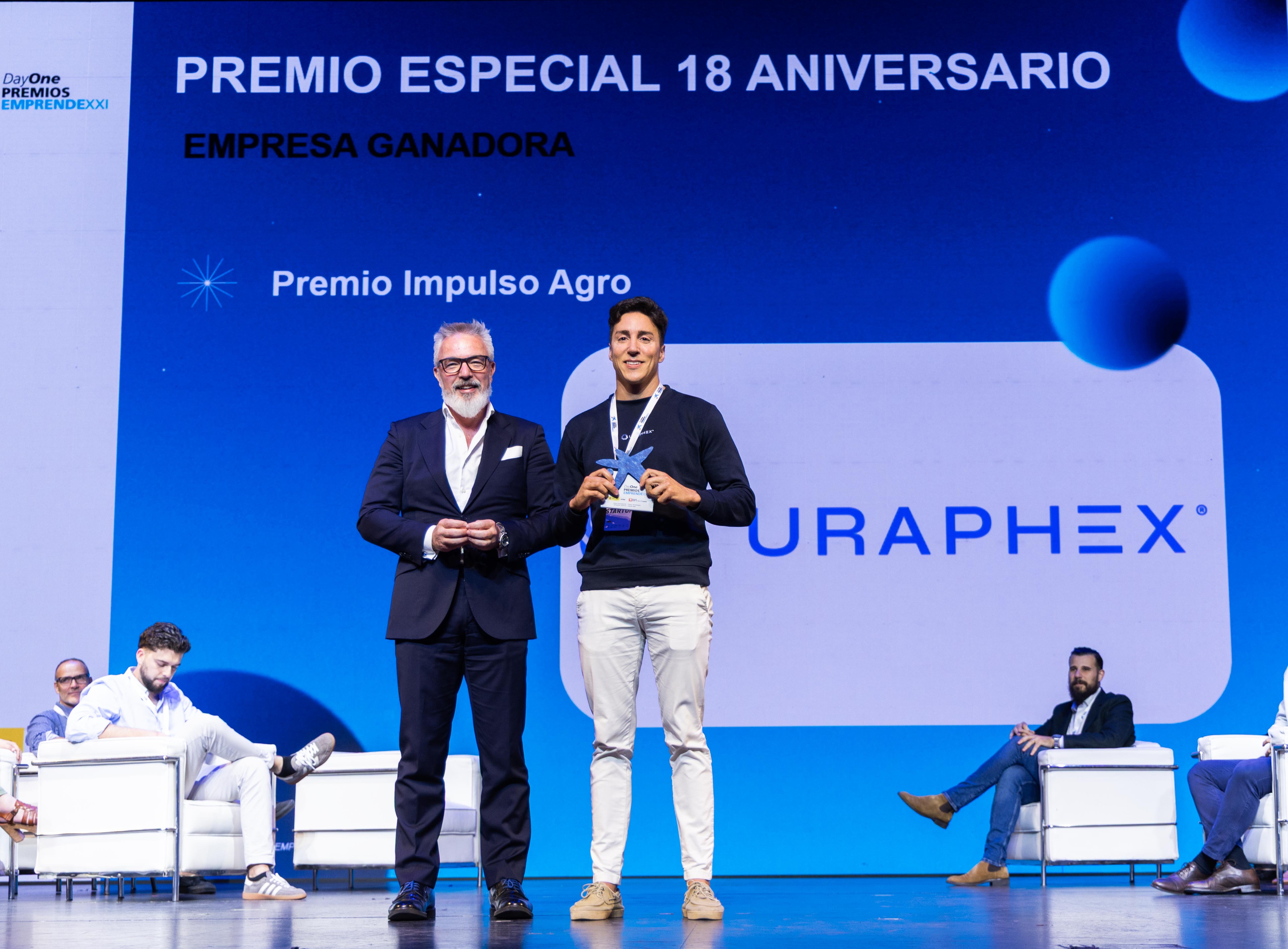 Javier López, CEO de Uraphex, recoge el Premio