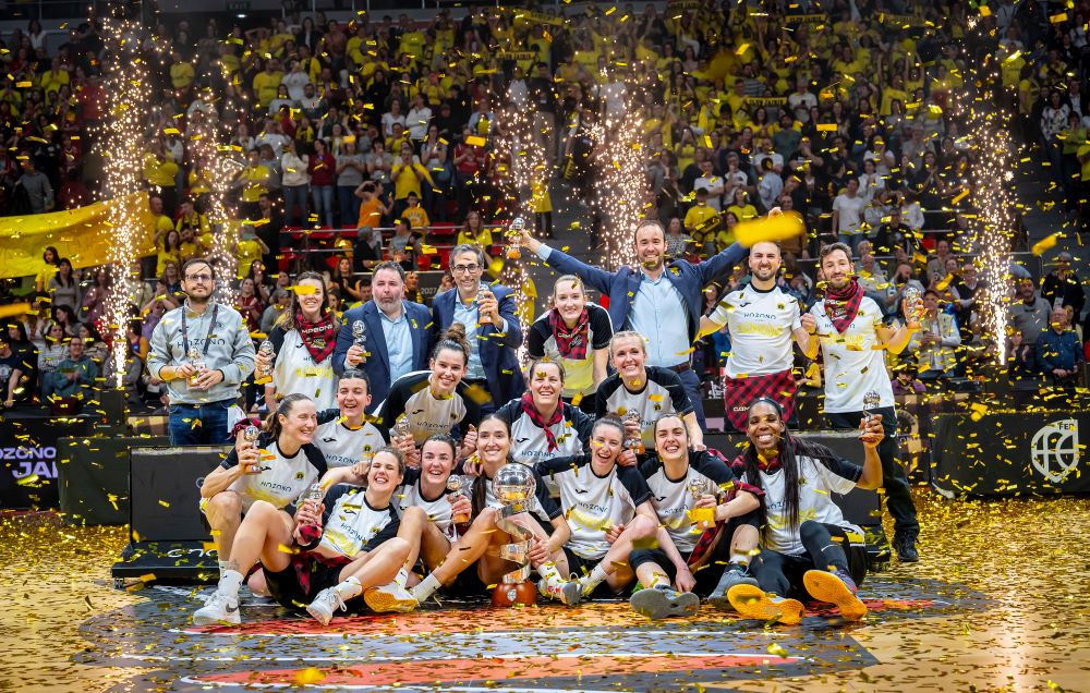 El Hozono Global Jairis tocó el cielo en Zaragoza e hizo historia al proclamarse por primera vez en su historia campeón de la Copa de la Reina.