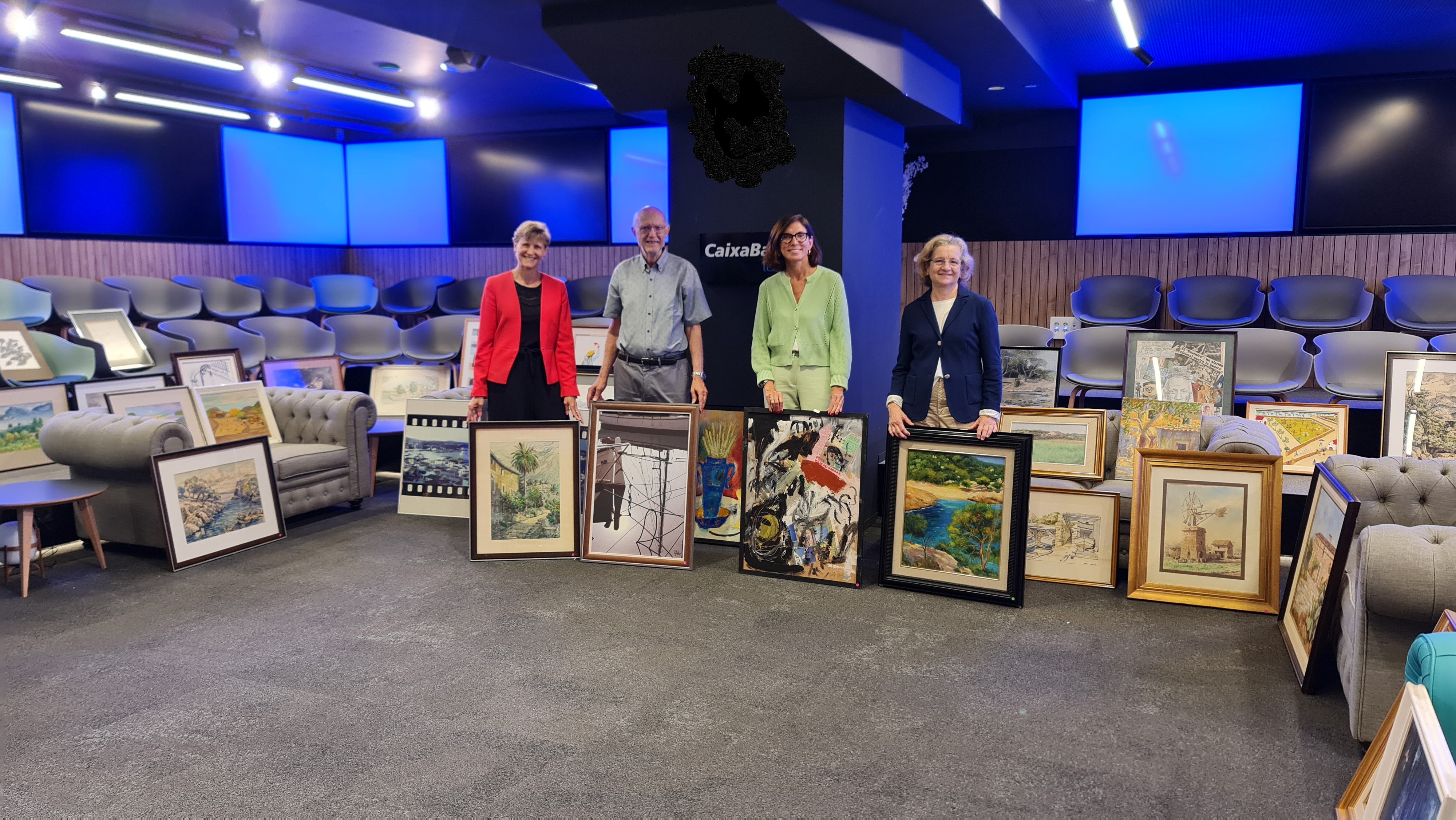 Representantes CaixaBank y Banc dels Aliments de Barcelona durante la inauguración de la Exposición