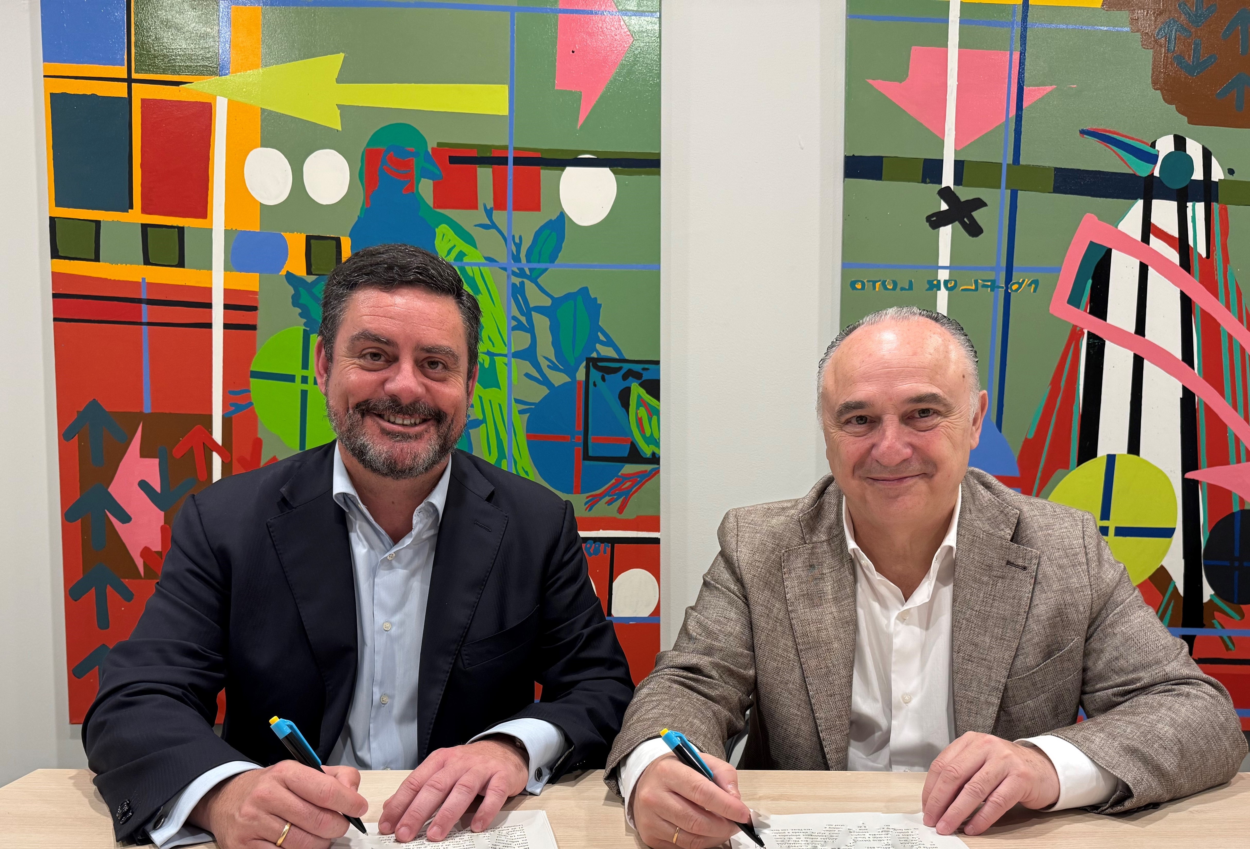 Ezequiel Navarro y Juan Ignacio Zafra firma convenio Innovairv DayOne