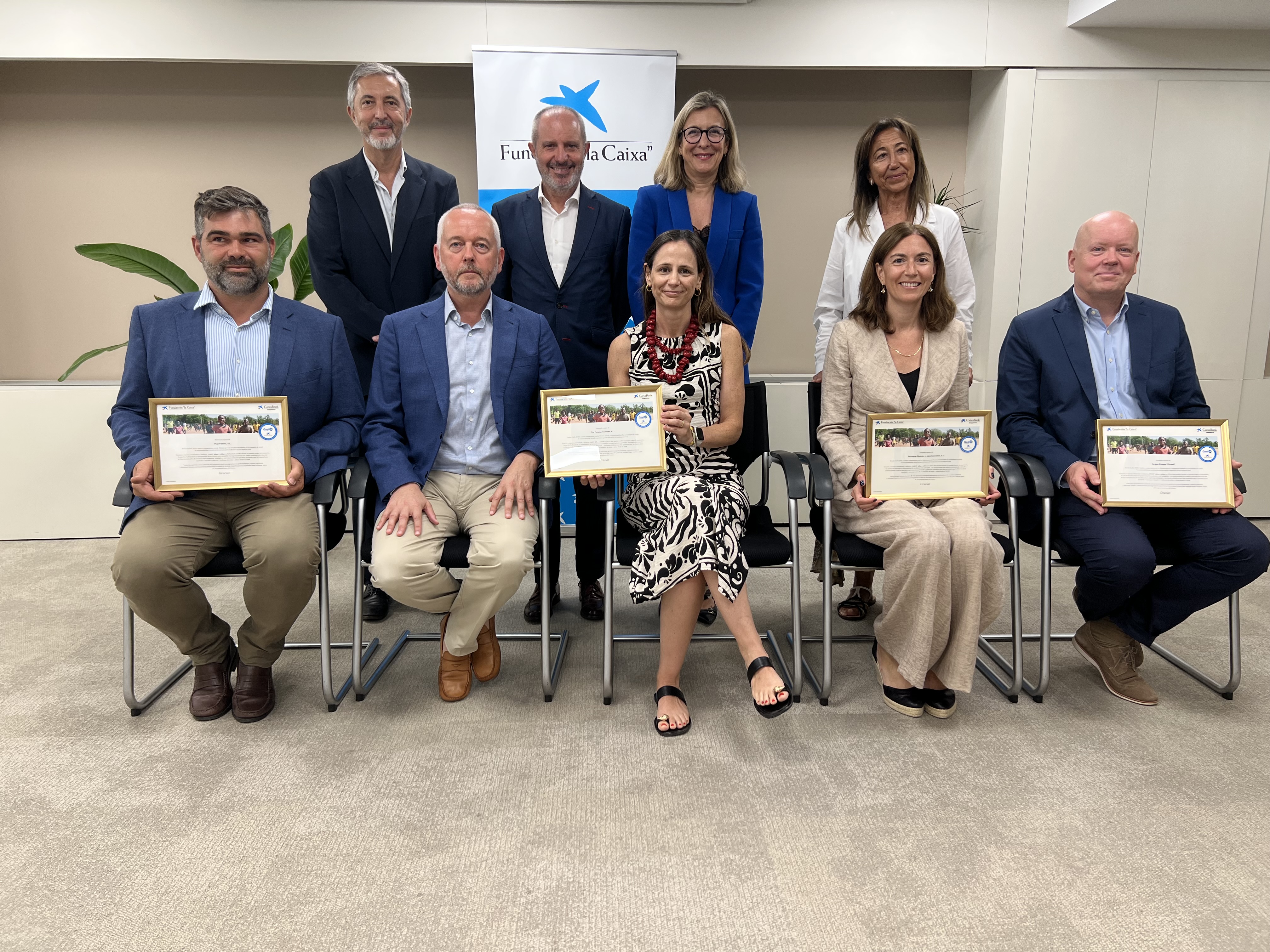  Diego Riera, Ramón Juan, María Cruz Rivera y Carlota Moya en pie y sentados ; Rodrigo Fitaroni, Ian Livesey, María Berastain, Concha Ramos y Matthias Sentek