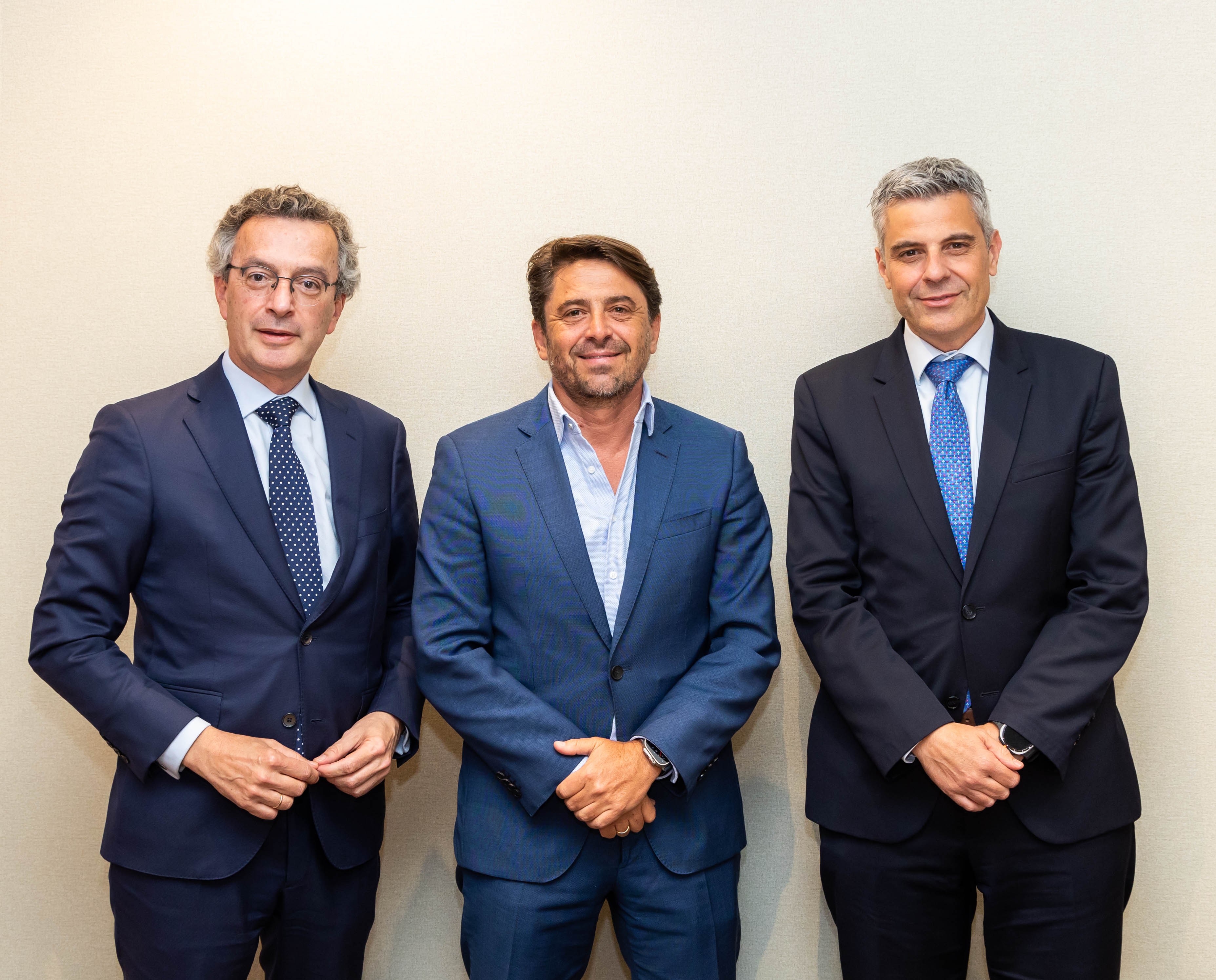 David Rico, director de CaixaBank Hotels & Tourism, Jorge Marichal, presidente de CEHAT y Marc Benhamou, director de CaixaBank Empresas.