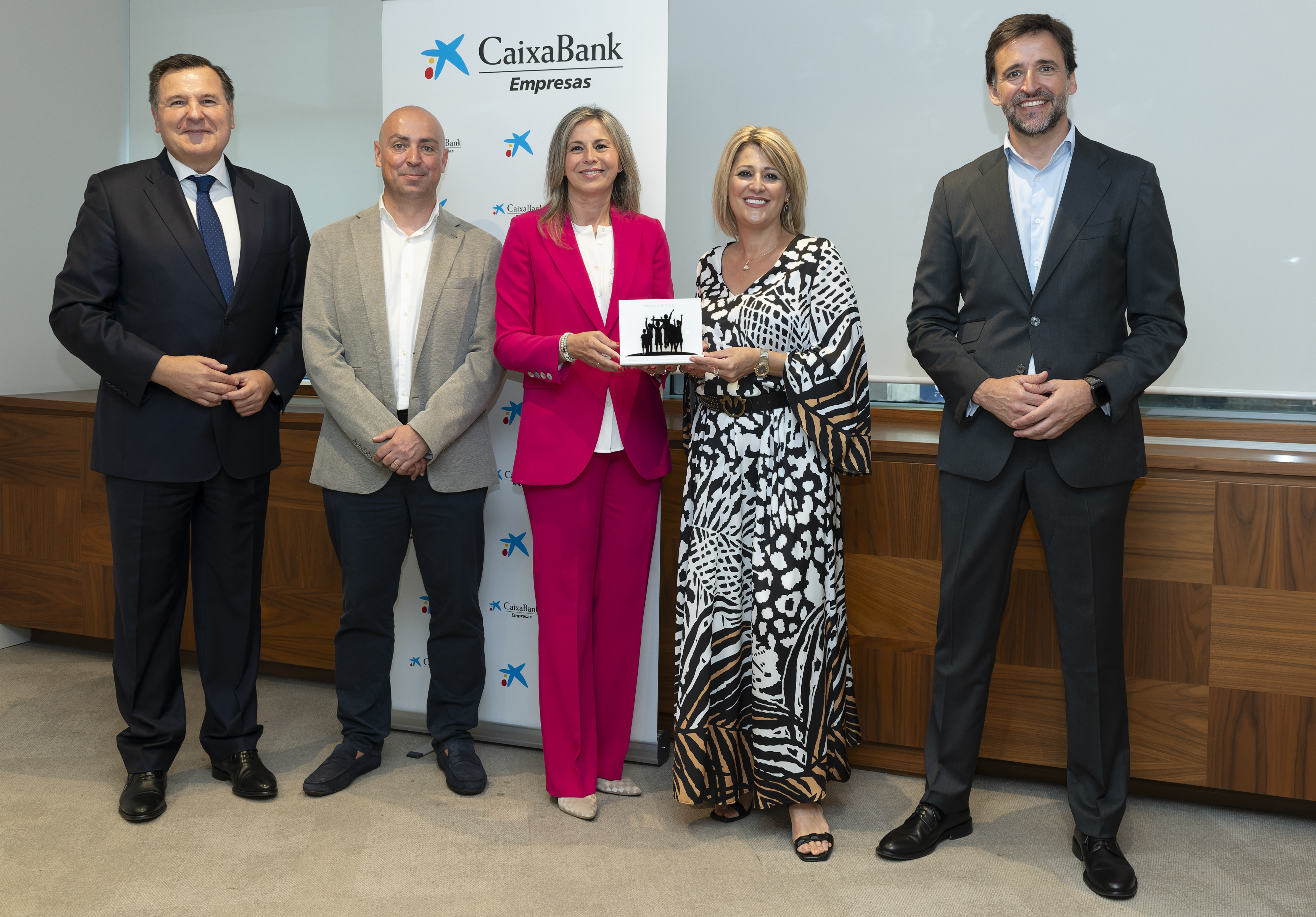 CaixaBank reconoce a la empresa castellonense Grupo Noa’s por su contribución a la vacunación de cerca de 5.000 niños de países africanos