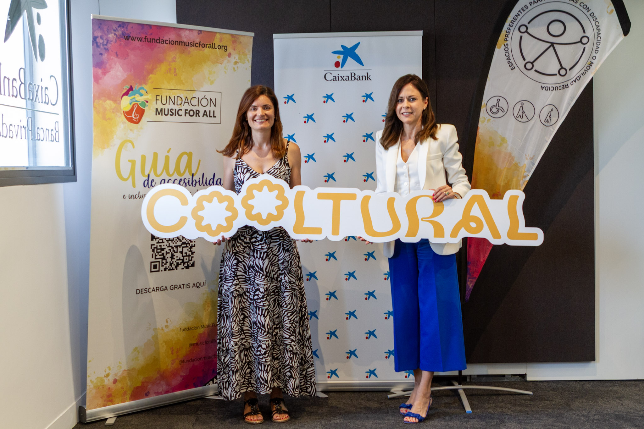Raquel García, directora de la Fundación Music For All, y Carmen González, directora comercial de CaixaBank en Almería, Málaga y Córdoba.