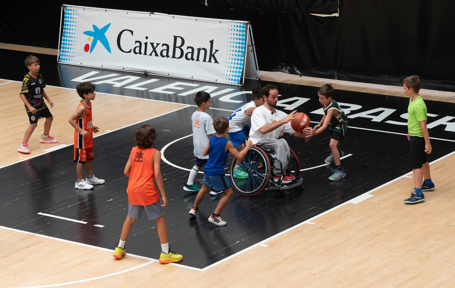 Dani Stix plays with the participating boys and girls at the Valencia Basket Club campus