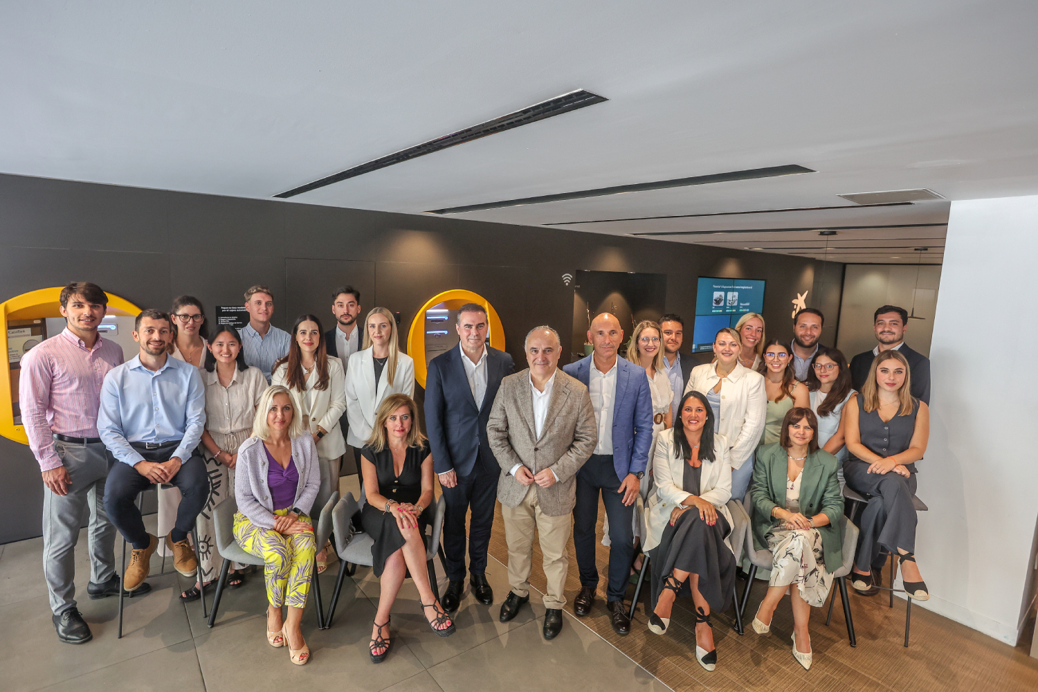 The Territorial Manager of Connecta, Juan Manuel Casco, and the Territorial Manager of Andalusia, Juan Ignacio Zafra, in the Connecta centre of Malaga.