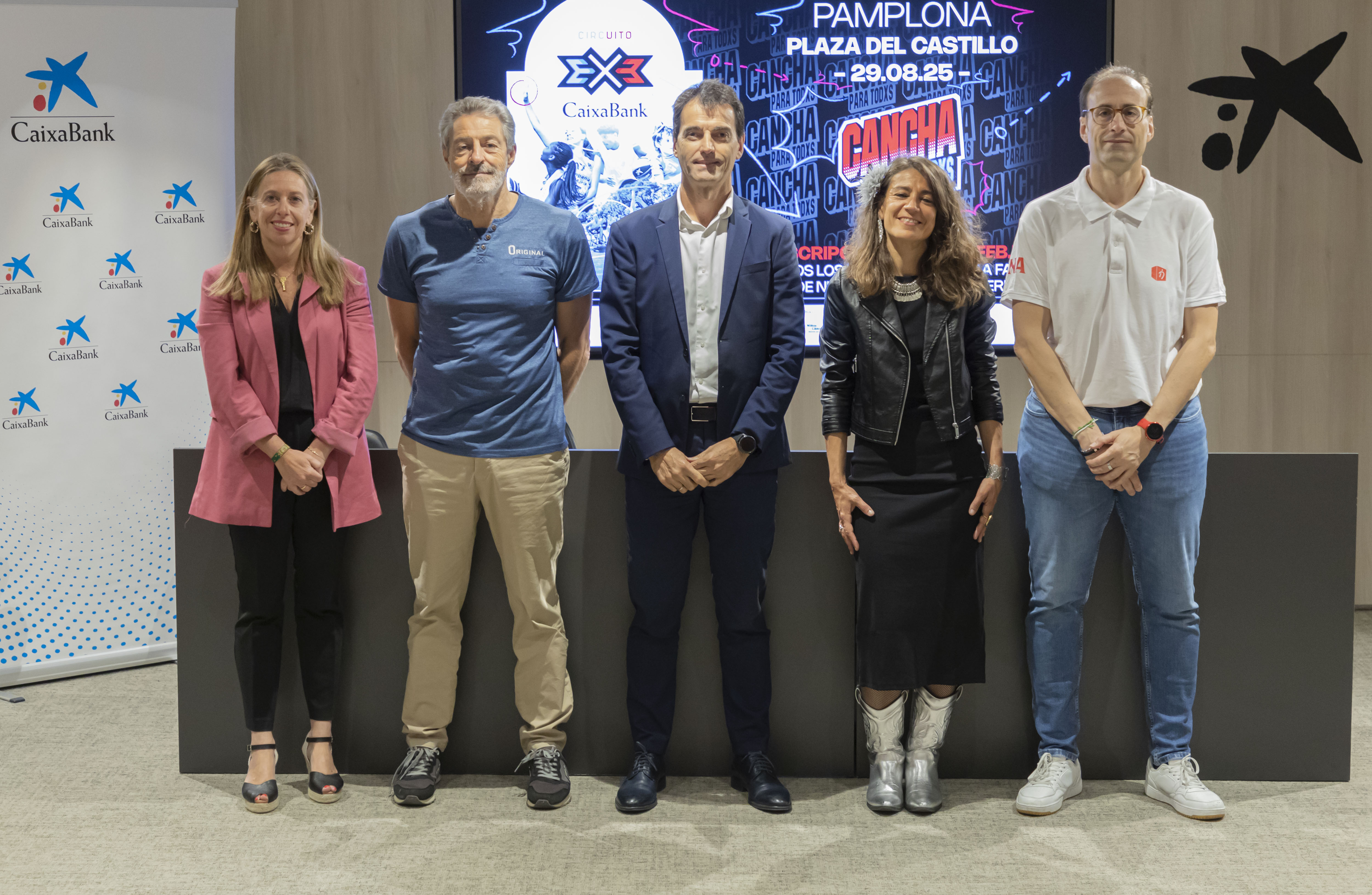 Pilar Lorenzo, CUN; Pablo Bretos, FNB; José Antonio Lahoz, director de Instituciones de la DT Ebro de CaixaBank; Maider Beloki, Ayuntamiento de Pamplona; y Jorge Aguirre, Gobierno de Navarra.