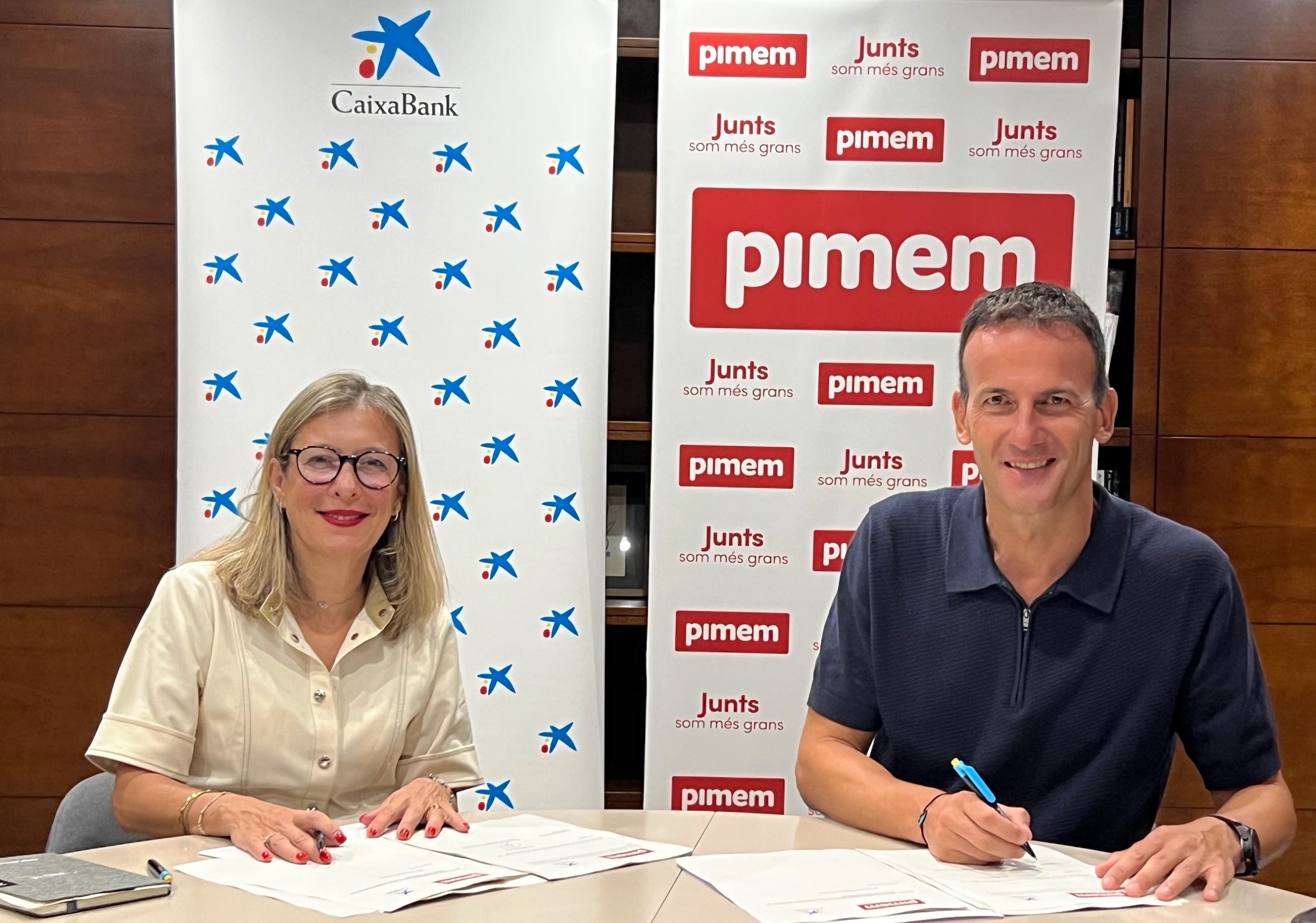 María Cruz Rivera, directora territorial de CaixaBank en Baleares y el presidente de PIMEM, Jordi Mora