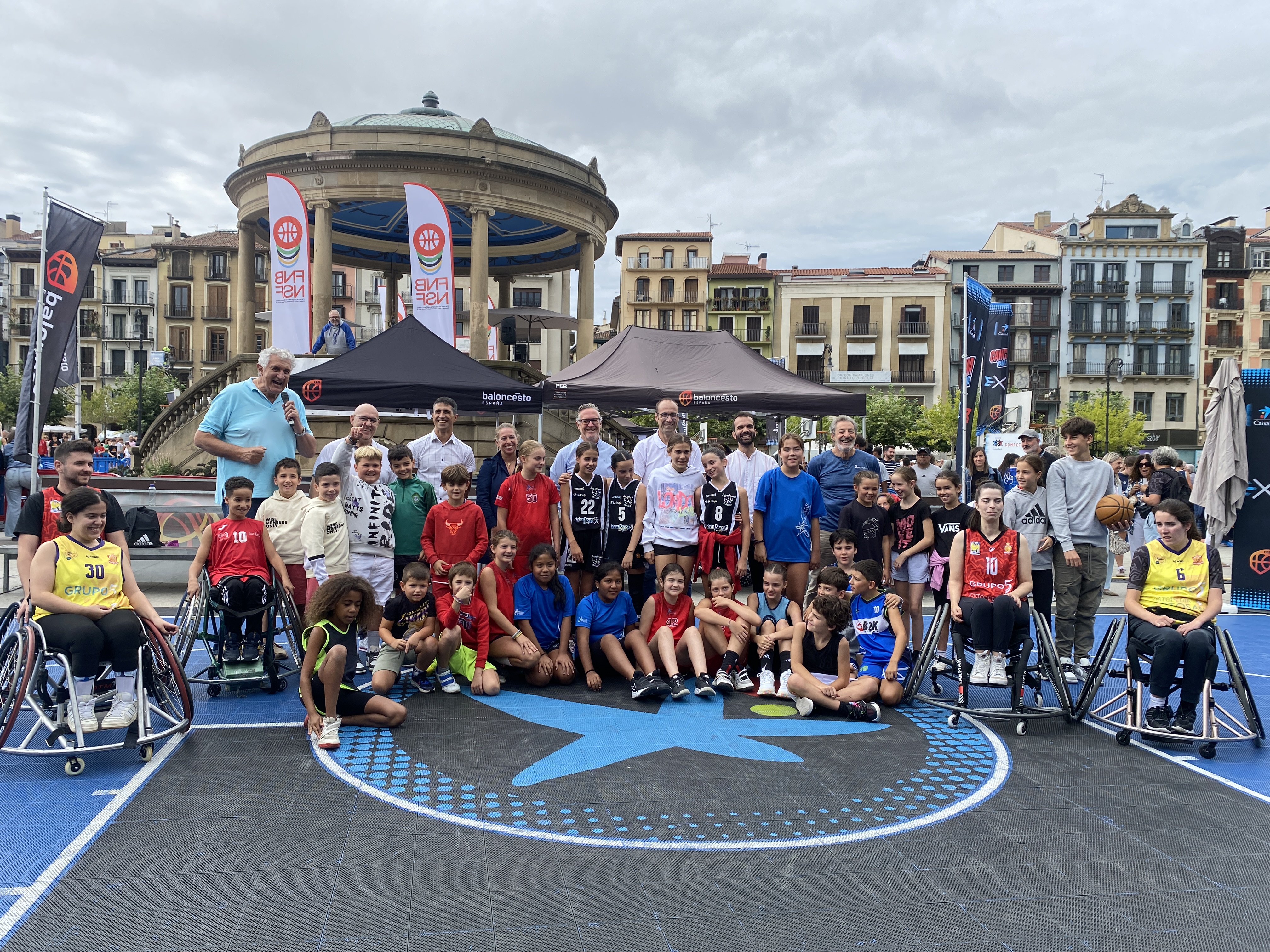 Inauguración del 'Circuito 3x3 CaixaBank' en la Plaza del Castillo en Pamplona