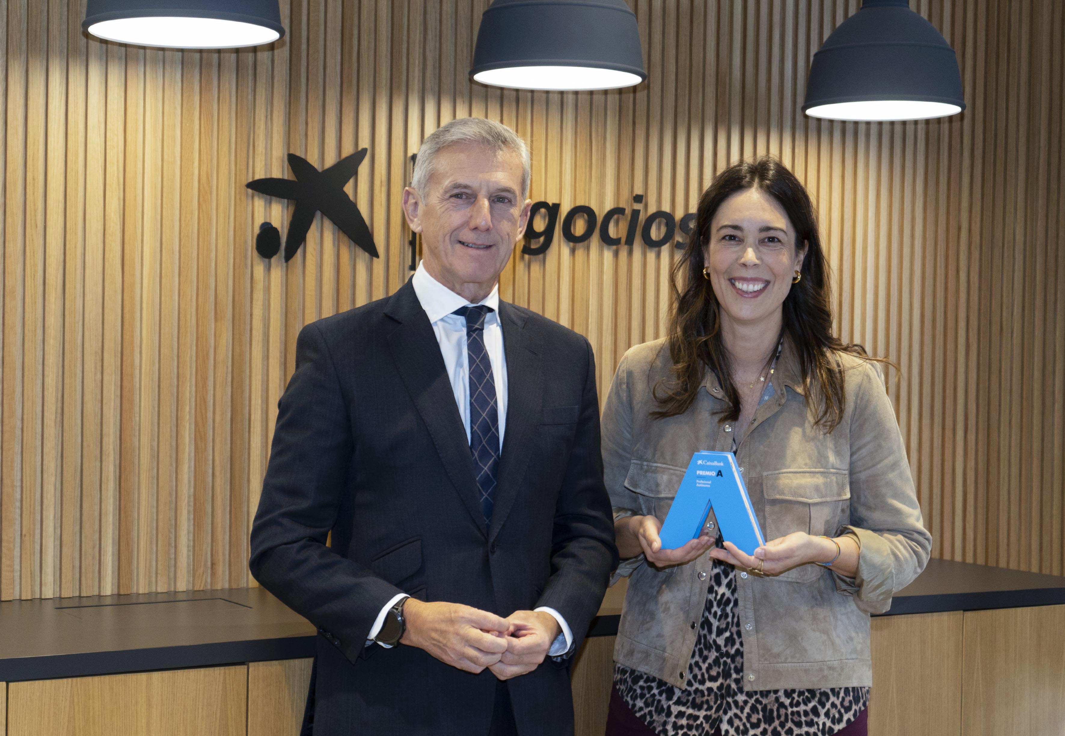 Ana Carpintero, responsable de SomosOcéano, con Juan Pedro Badiola, DT Norte