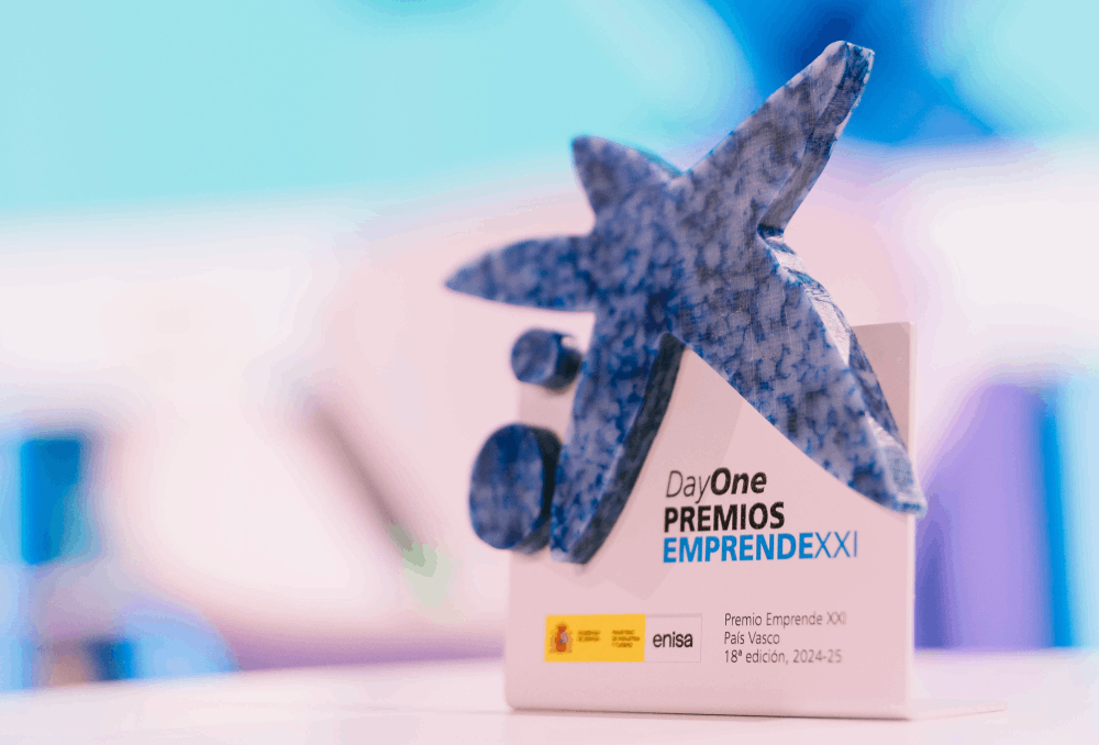 Imatge del guardó dels Premis EmprendeXXI.