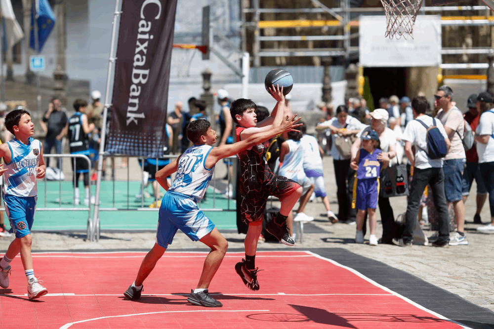 3.856 jugadores y jugadoras han disfrutado del mayor circuito de baloncesto 3x3 gratuito y al aire libre de España