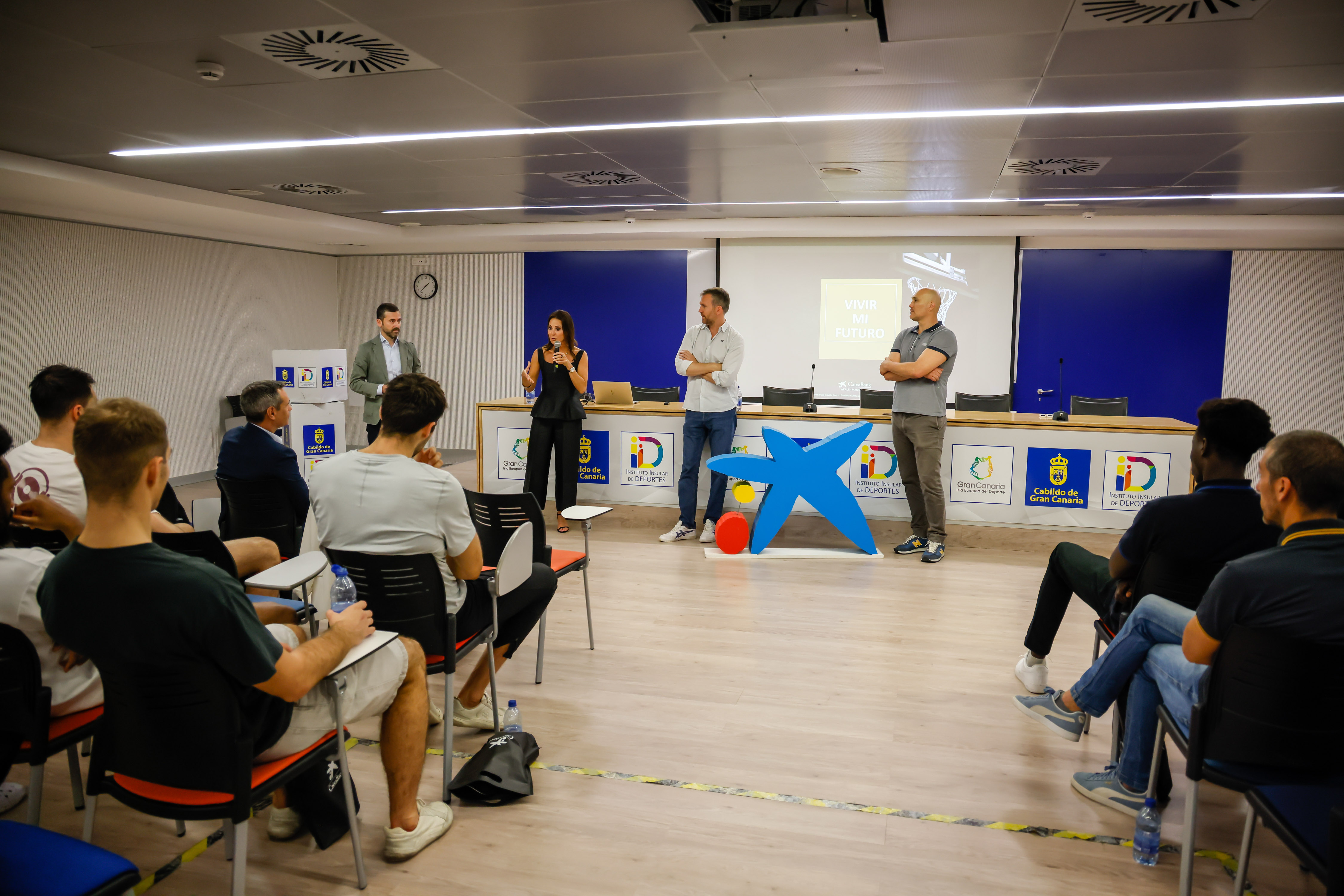 Jornada de educación financiera con el CB Gran Canaria.