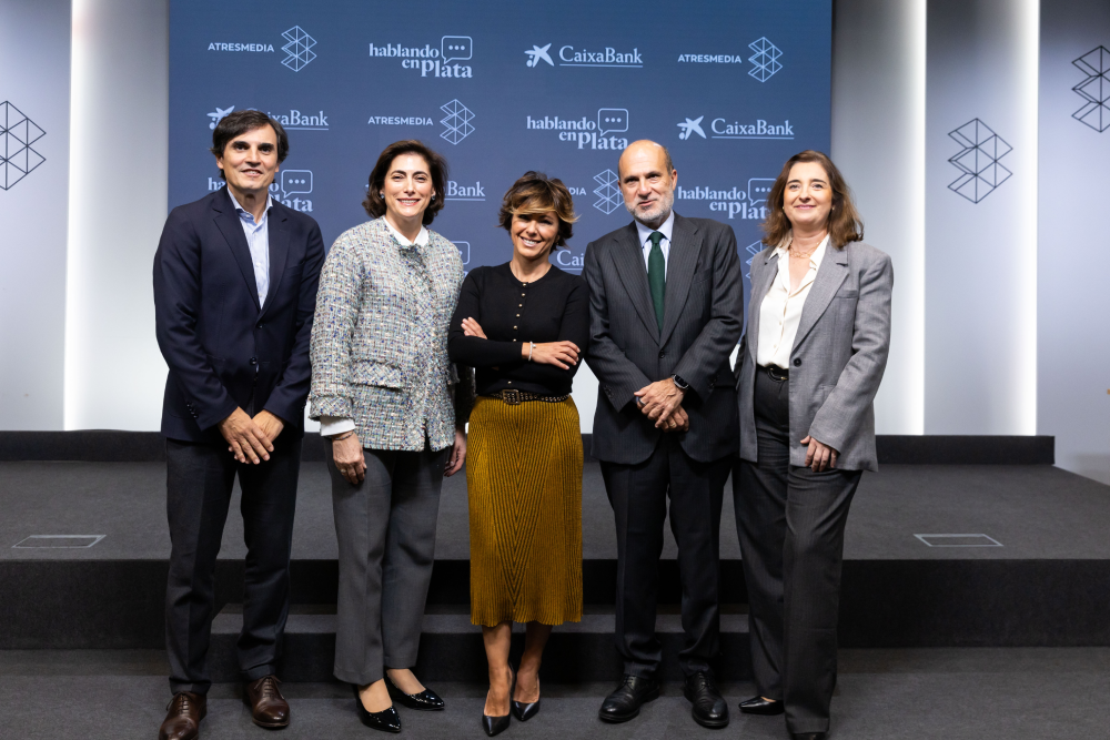 José Miguel García-Gasco, María Luisa Martínez Gistau, Sonsoles Ónega, Javier Bardají i Raquel del Castillo presenten l’acord entre ambdues entitats