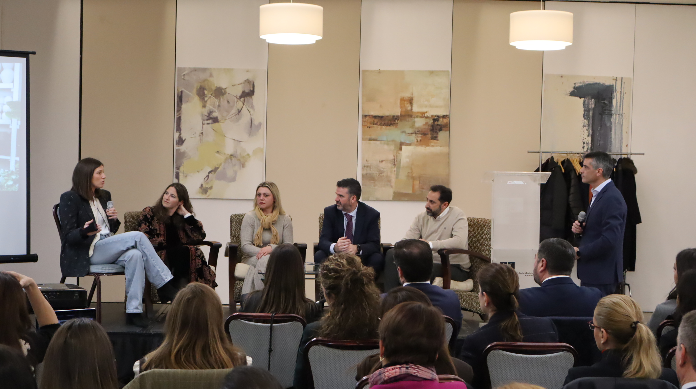 MicroBank acerca el emprendimiento femenino a Extremadura