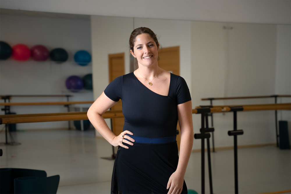 María Castillo emprendió una escuela de danza en Badajoz, siguiendo con el legado de su madre, gracias al apoyo financiero de MicroBank