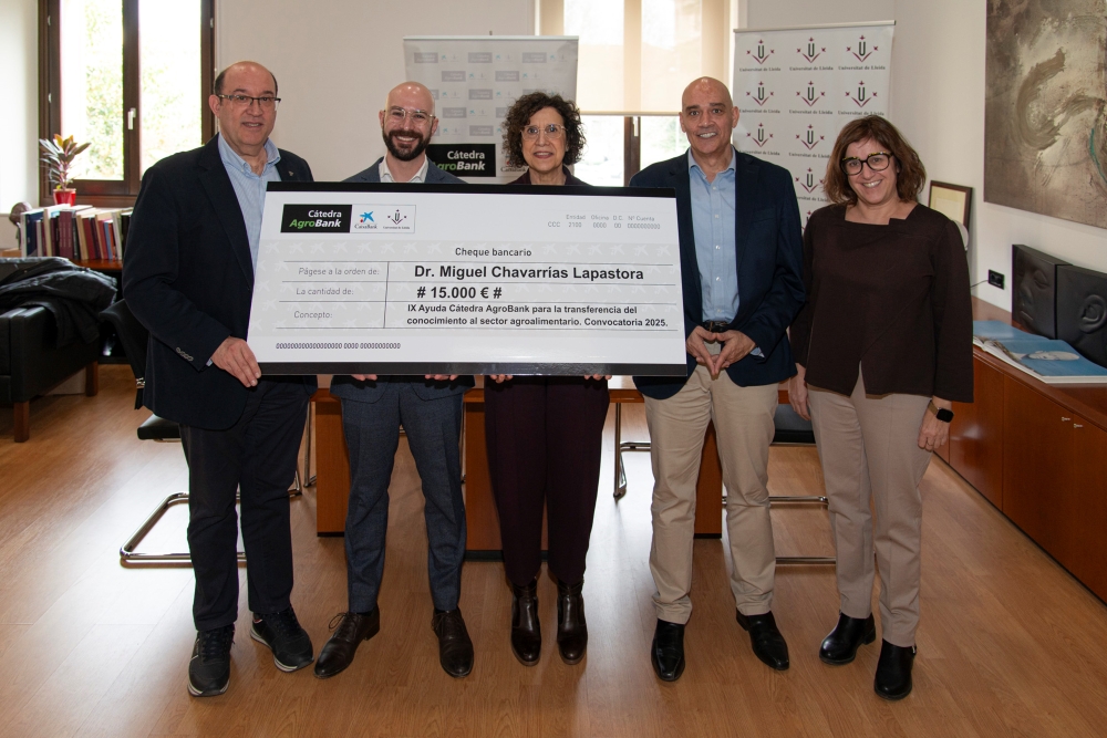 Entrega de Premio de la Cátedra AgroBank a la Transferencia de Conocimiento a Miguel Chavarrías Lapastora. Foto: UdL