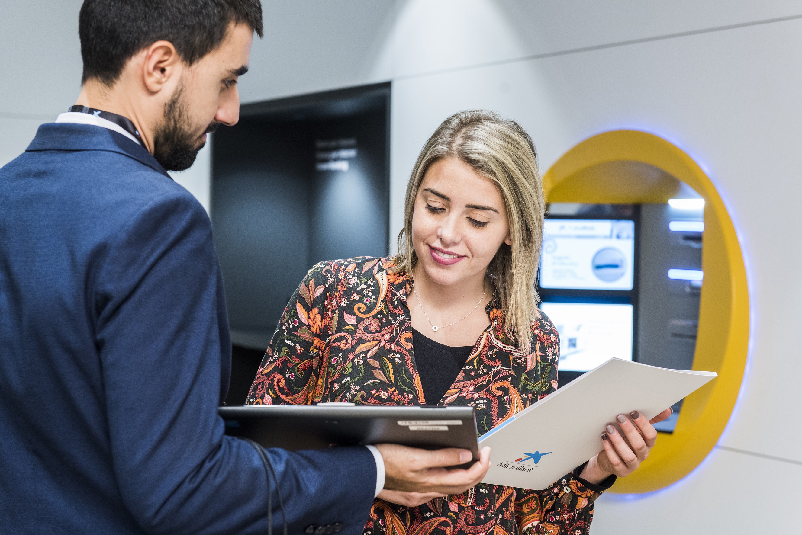 MicroBank da respuesta a segmentos de población cuyas necesidades financieras no están lo suficientemente cubiertas.