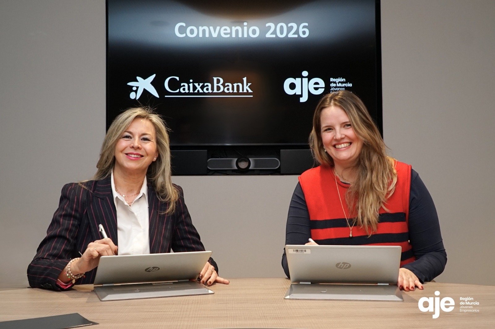 CaixaBank renueva su colaboración con AJE Región de Murcia para seguir impulsando el emprendimiento joven