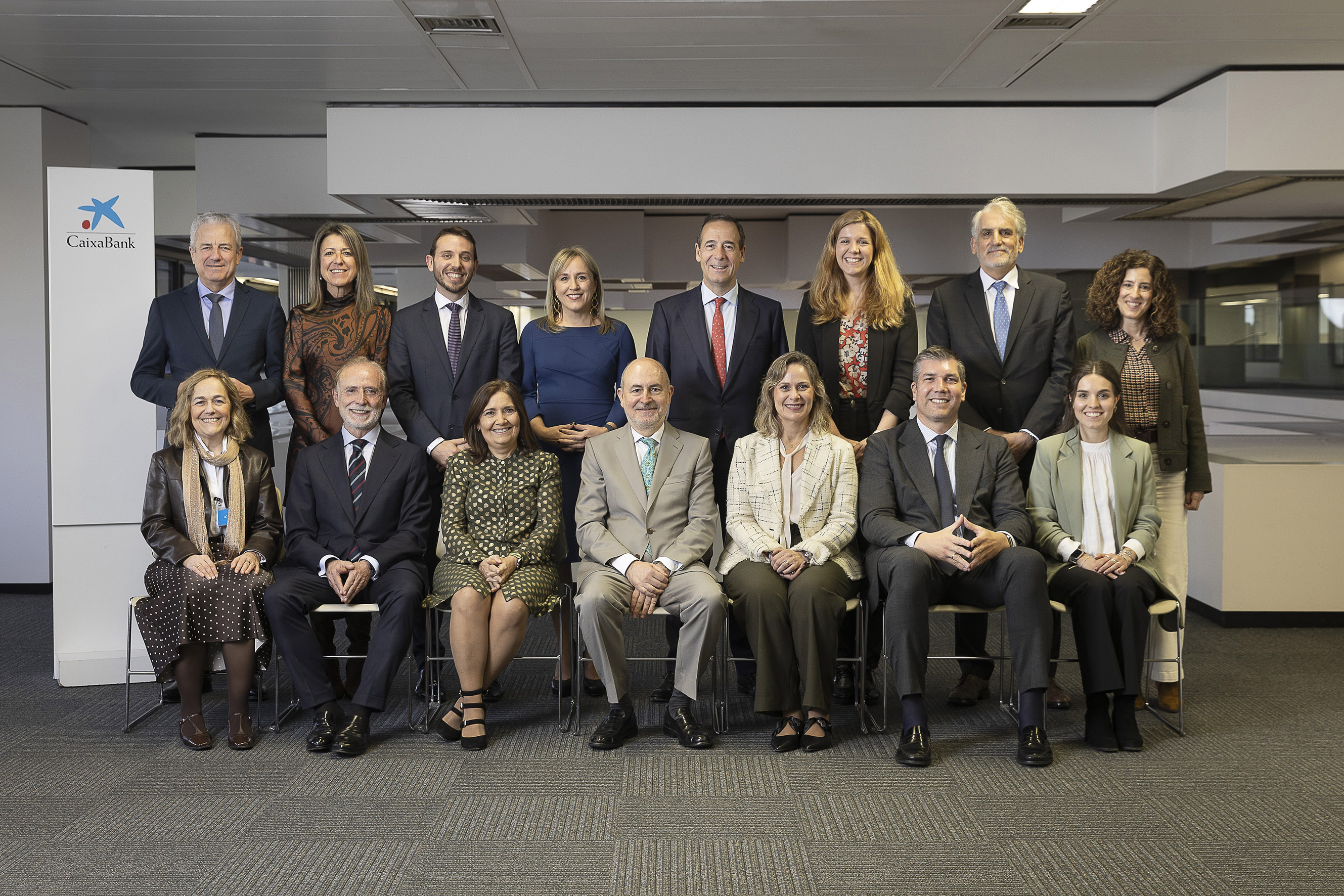 Gonzalo Gortázar, consejero delegado de CaixaBank, con el Comité Consultivo de accionistas