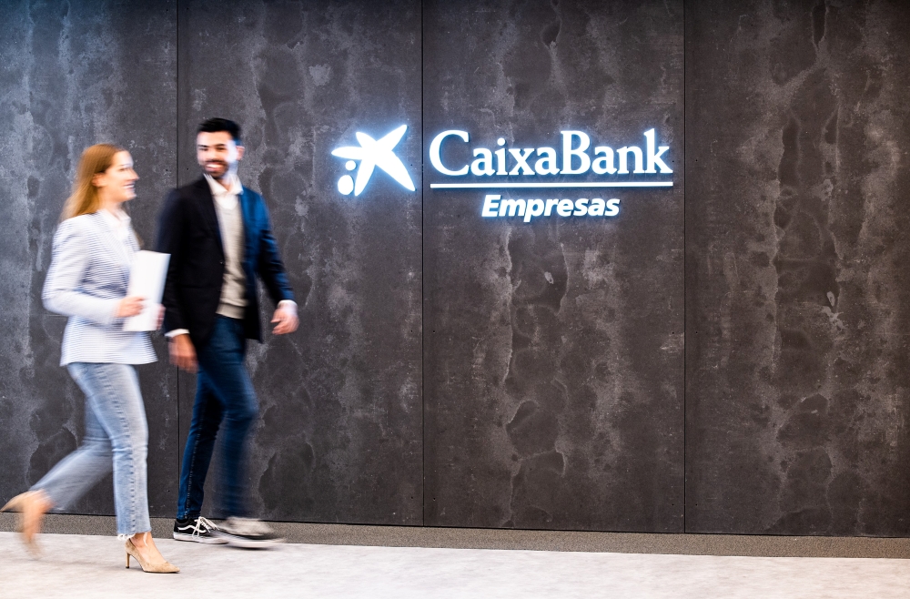 L’entitat ofereix servei especialitzat a pimes a través de CaixaBank Empreses.
