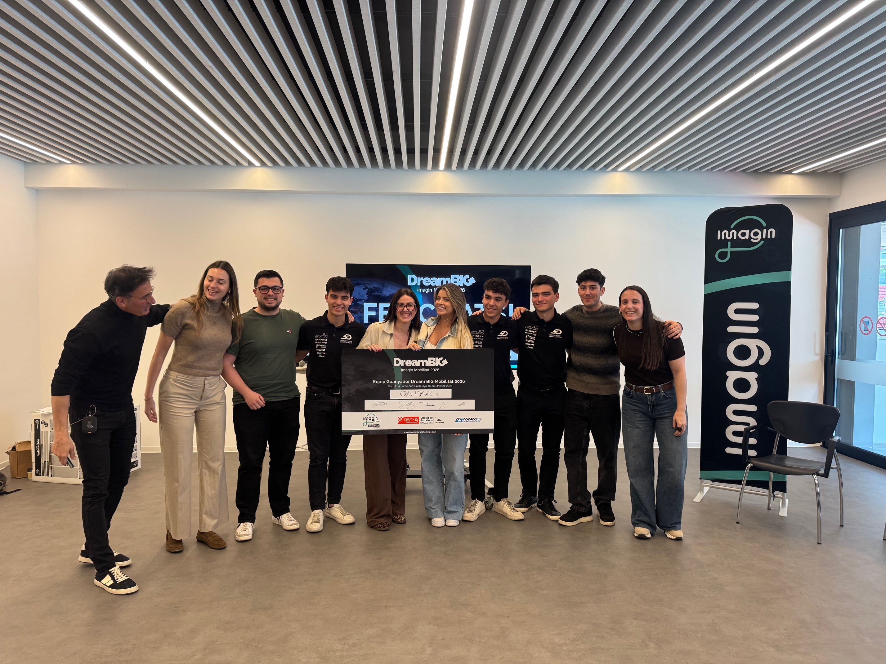 Jurado y equipo ganador de la sesión 'DreamBIG' del programa imaginPlanet Challenge