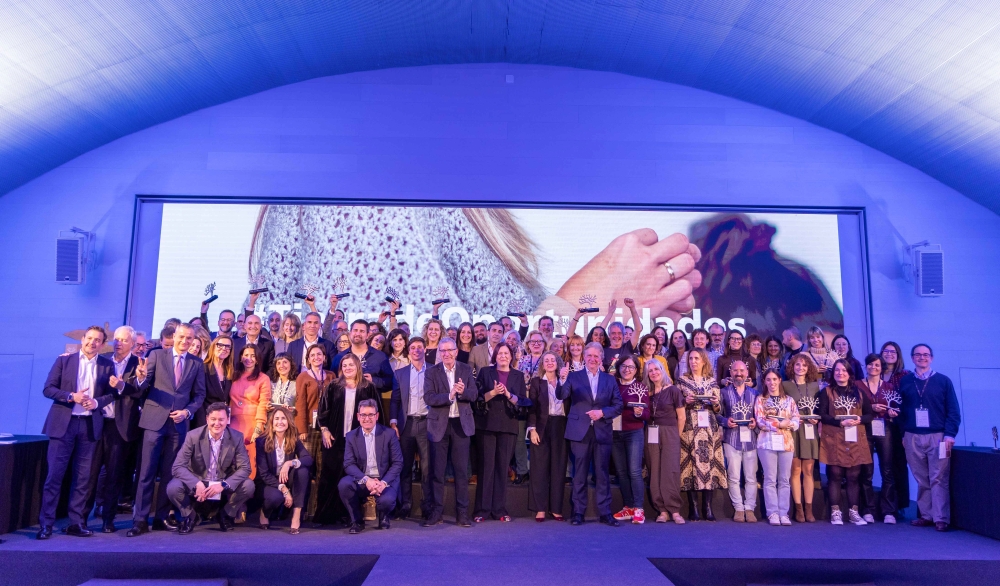 Foto de familia de los ganadores de la edición de Tierra de Oportunidades de CaixaBank en 2025.