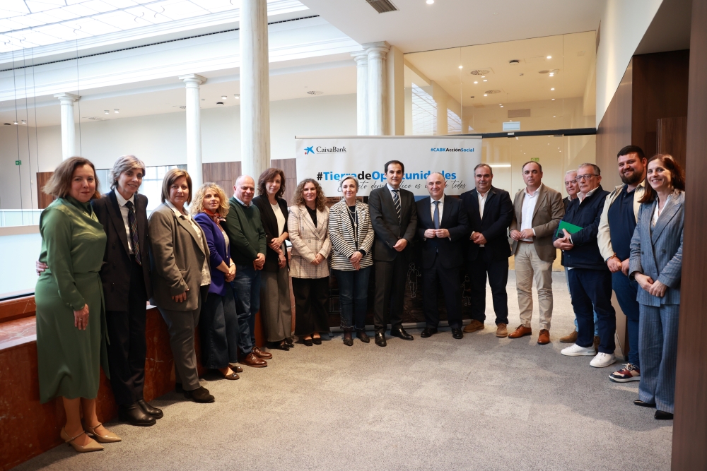 Representantes de CaixaBank y de los ocho Grupos de Desarrollo Rural (GDR) de Andalucía