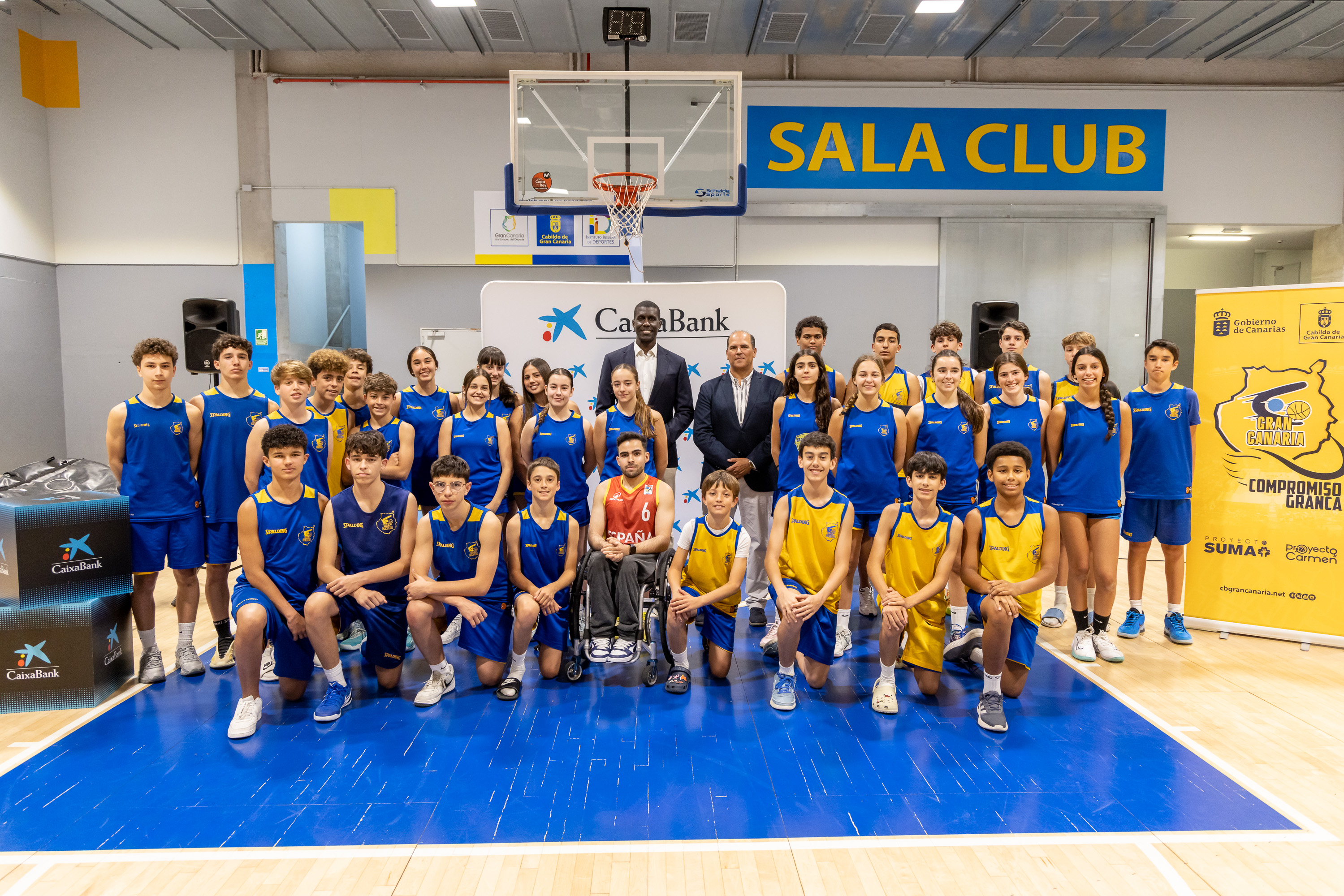 Canteranos del Club Baloncesto Gran Canaria con el deportista Raúl Vega en la 5ª edición del programa Empower Kids.