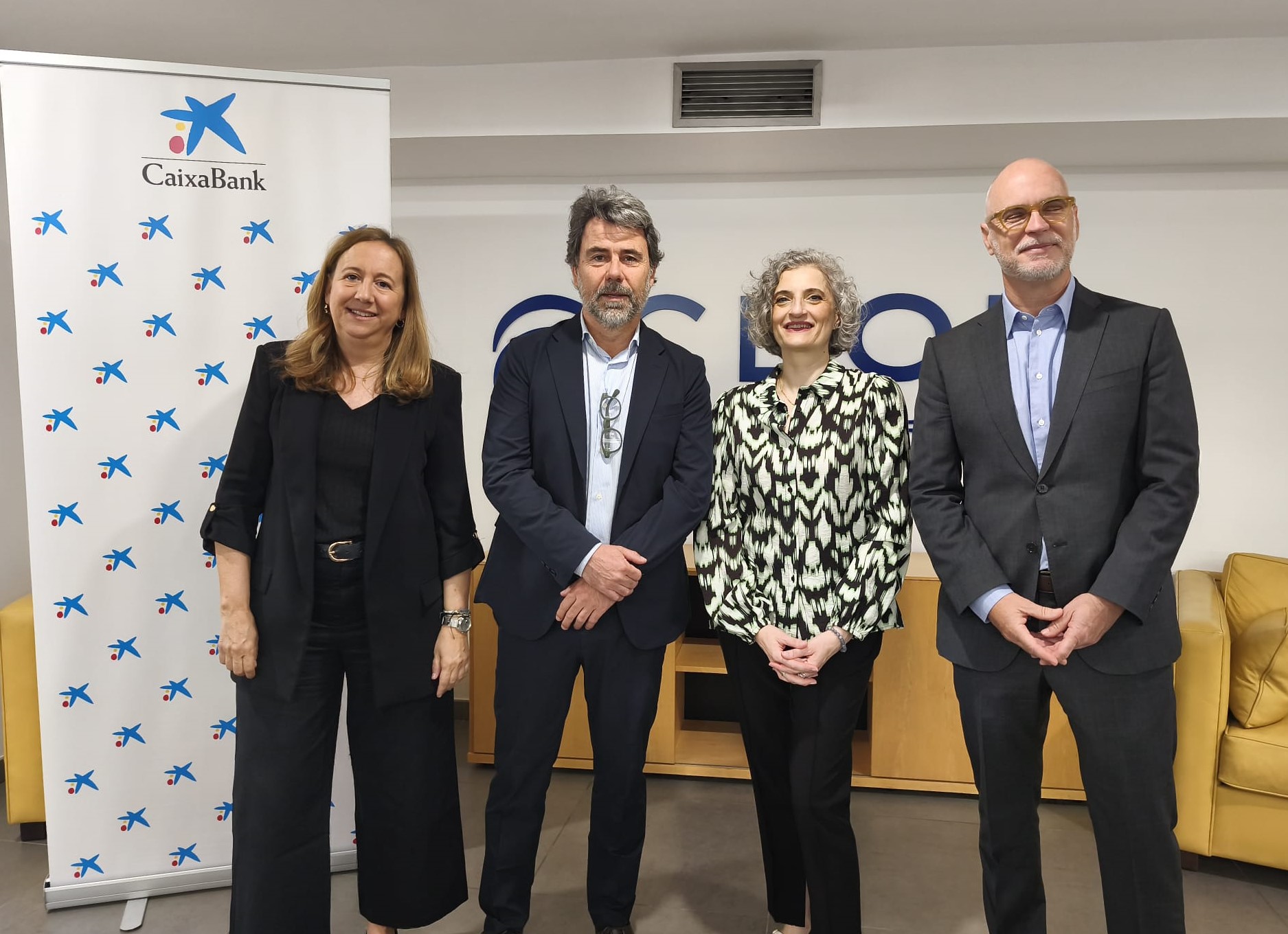 Ana Forcano, directora centro empresas Zaragoza, Paco Sanllehi, experto en Debt Capital Markerts de CaixaBank CIB, Rita Sánchez, economista CaixaBank Research y José Angel Subira, vicepresidente de CEOE Aragón