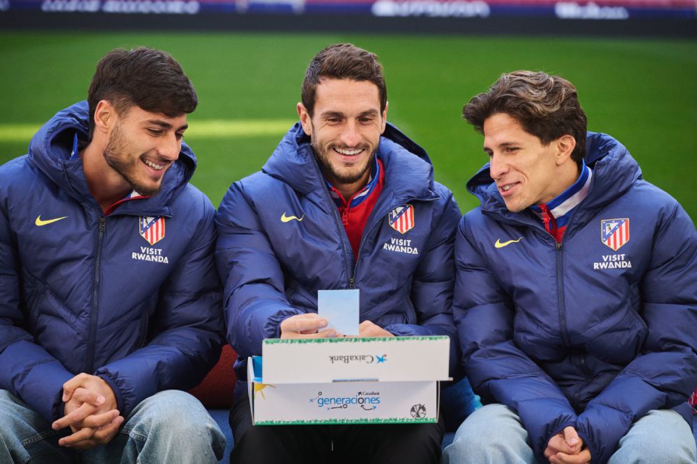 Koke, Giuliano Simeone, and Carlos Martín take part in the Generations activation promoted by CaixaBank.