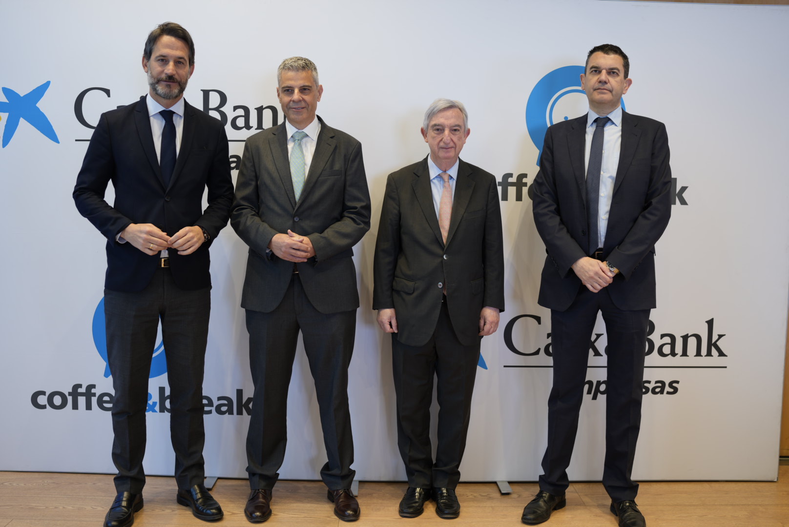 Carlos Sanchez, director comercial Empresas Territorial Ebro de CaixaBank, Marc Benhamou director Banca Empresas de CaixaBank, Rafael Dezcallar y Carlos Lacosta, director centro de Empresas Huesca de CaixaBank