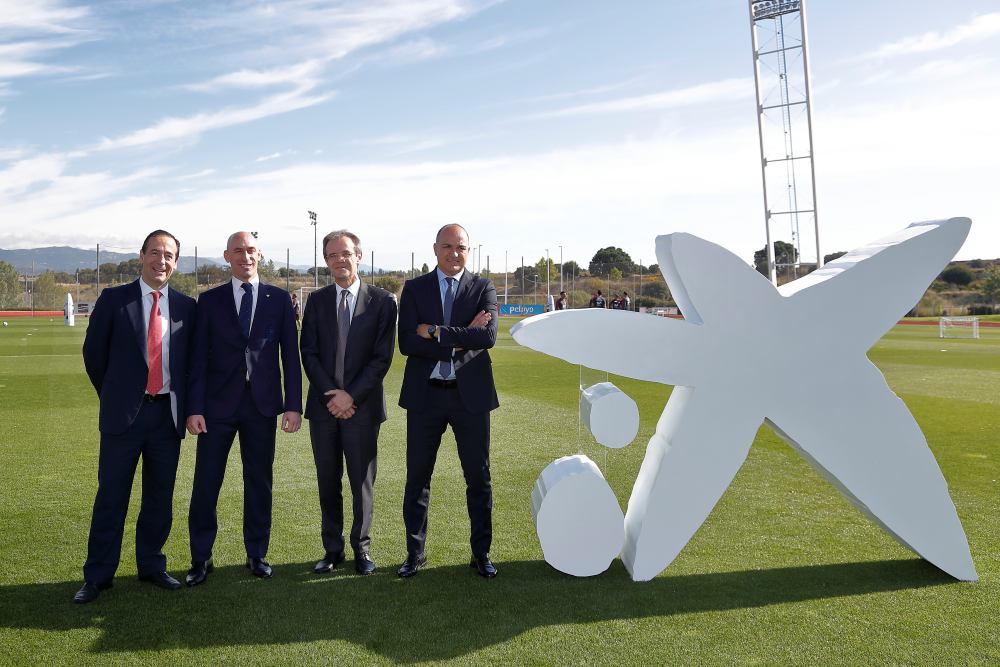 Gonzalo Gortázar, Luis Rubiales, Jordi Gual y Andreu Subies en el acto de presentación del patrocinio de CaixaBank con la RFEF