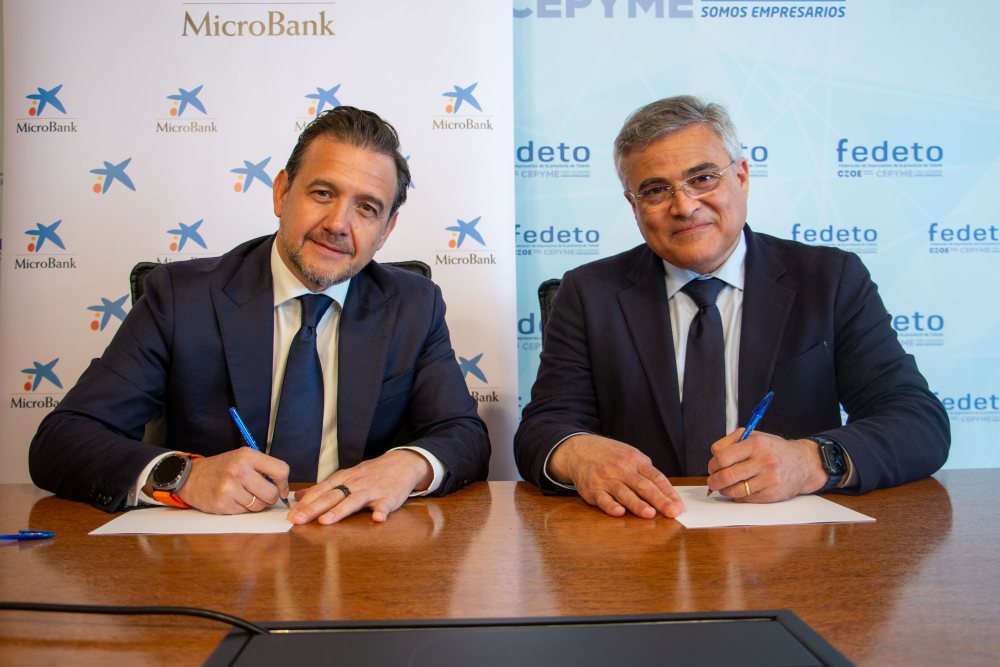 José Luis Campo y Javier de Antonio durante la firma del convenio