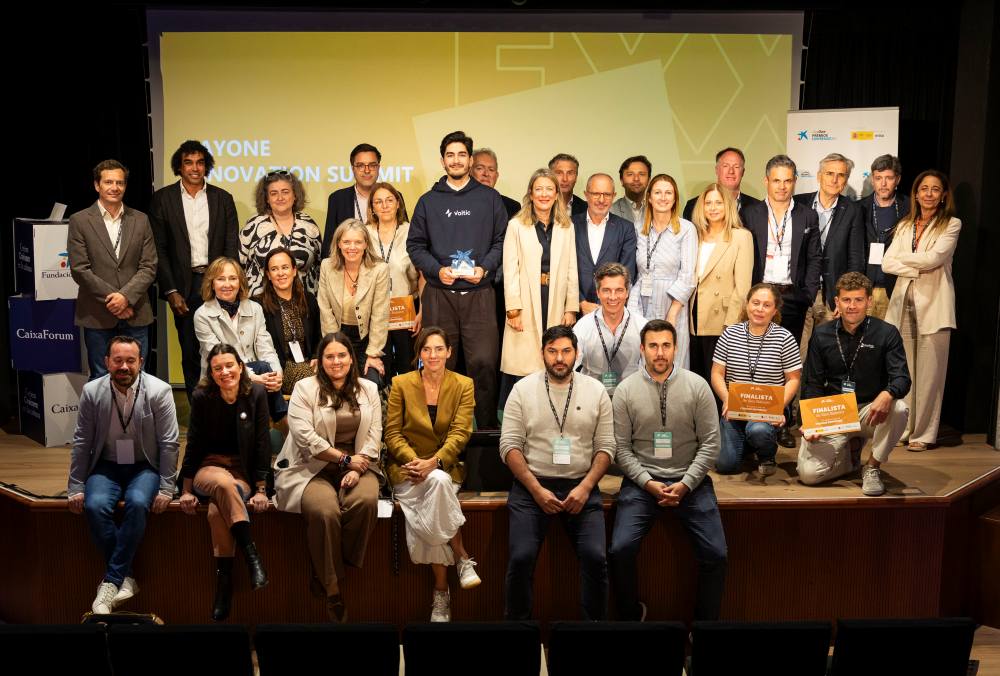 Participantes, miembros del jurado, representantes de CaixaBank y autoridades asistentes al Day One Innovation Summit de Baleares EmprendeXXI
