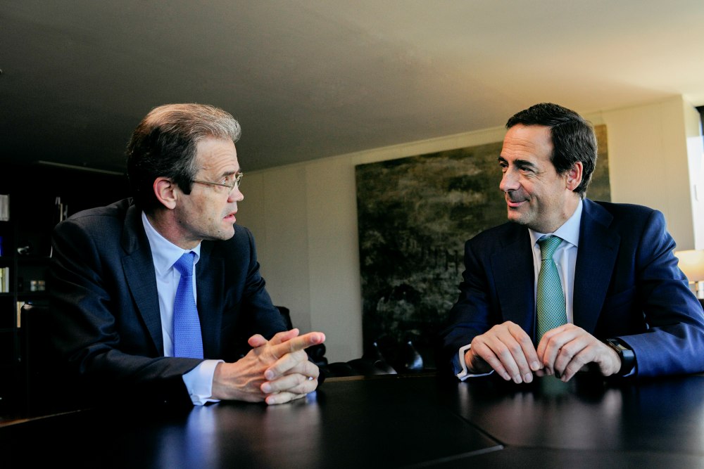 Jordi Gual, presidente de CaixaBank, y Gonzalo Gortázar, consejero delegado de CaixaBank