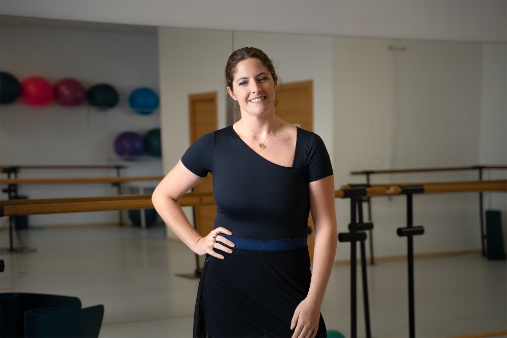 María Castillo emprendió una escuela de danza en Badajoz, siguiendo con el legado de su madre, gracias al apoyo financiero de MicroBank