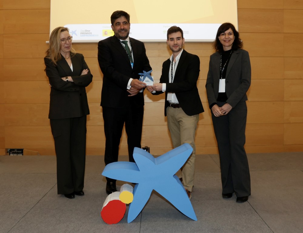 Guillermo Presa, CEO de FluxPose, BelindaLeón Consejera Economia Gobierno La Rioja, Diego Saugar, director centro Empresas CaixaBank en La Rioja y Rocio Castrillo ENISA
